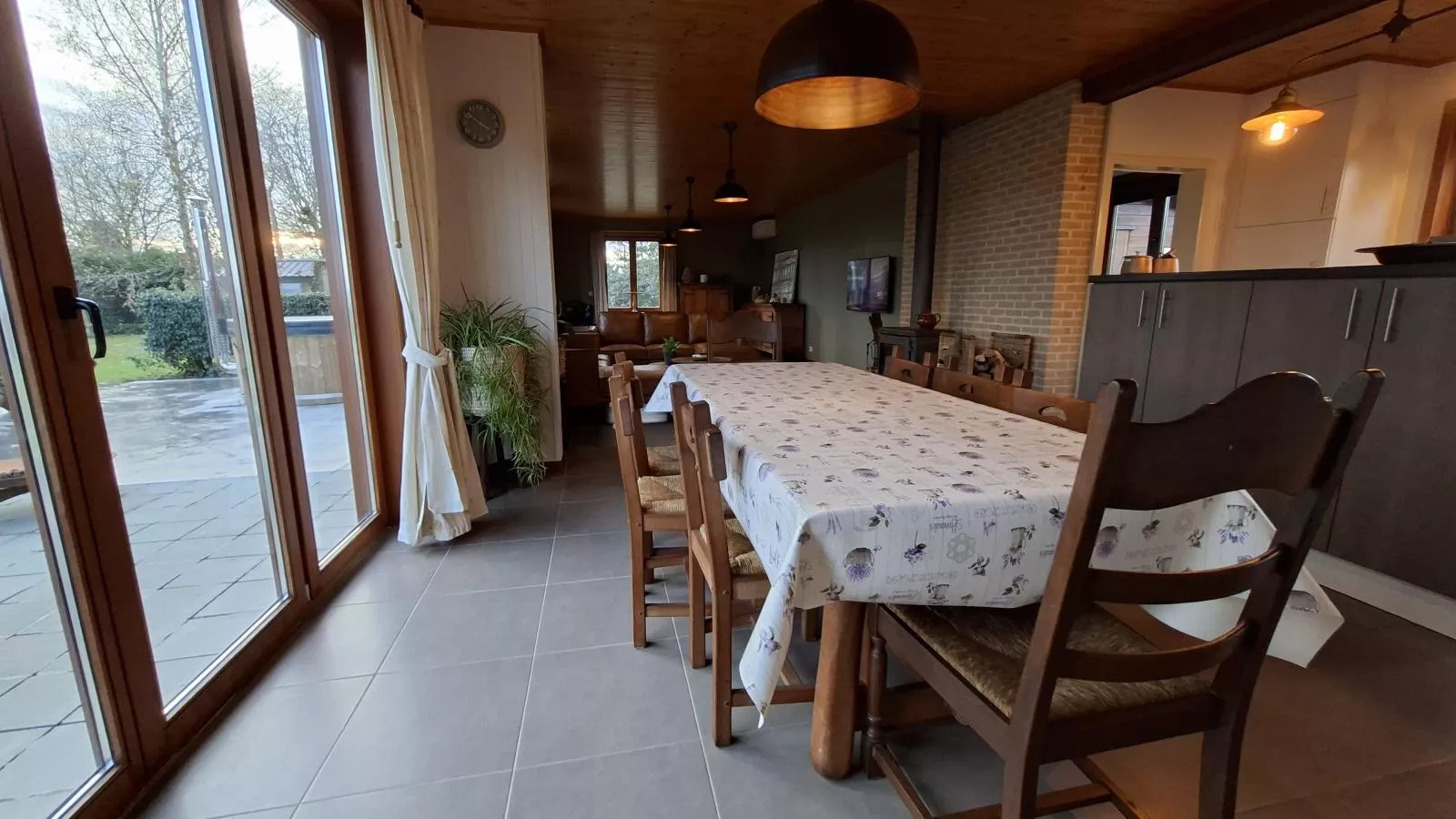 Villa ZweveZalig-Eetkamer