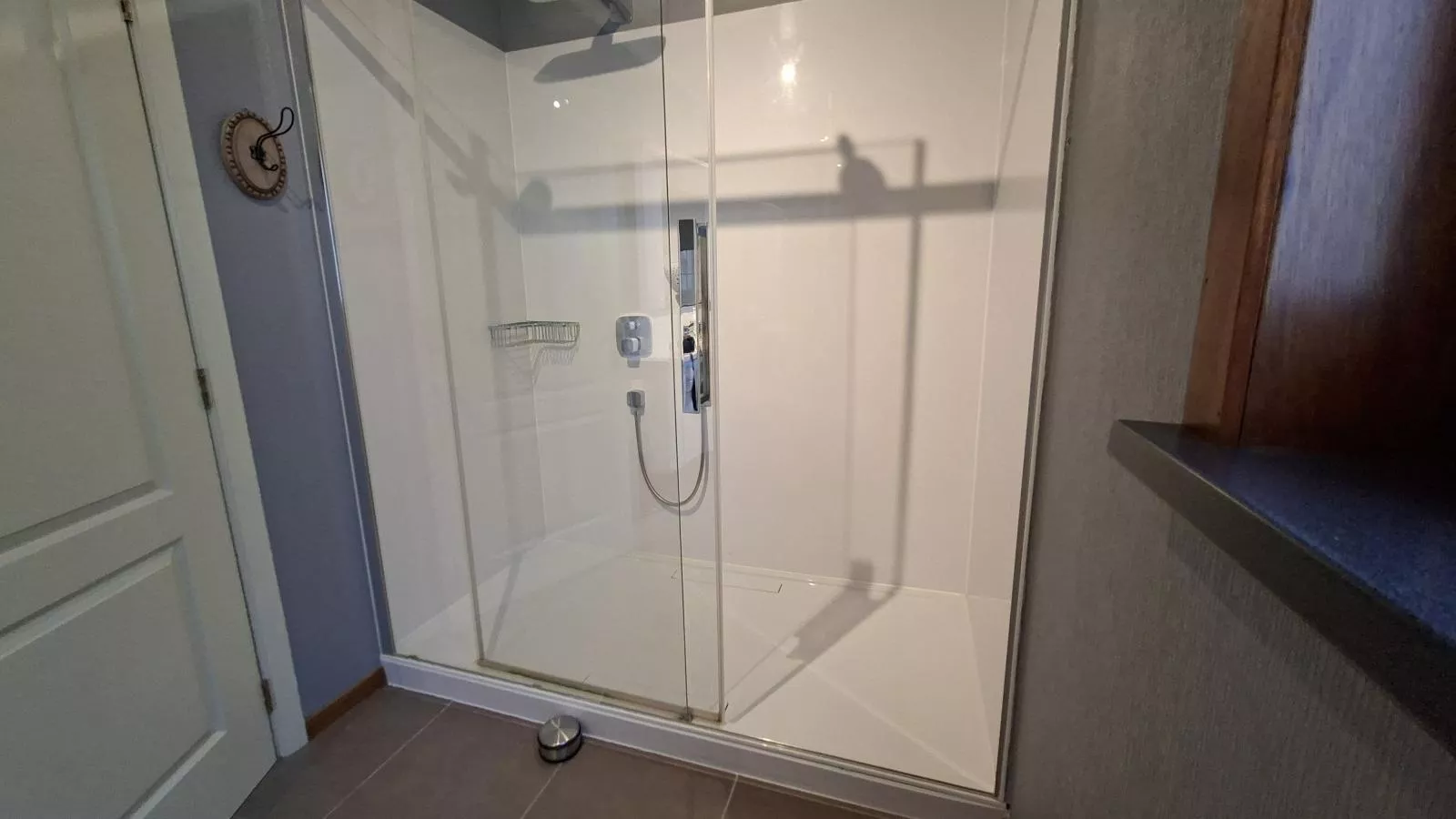 Villa ZweveZalig-Badkamer