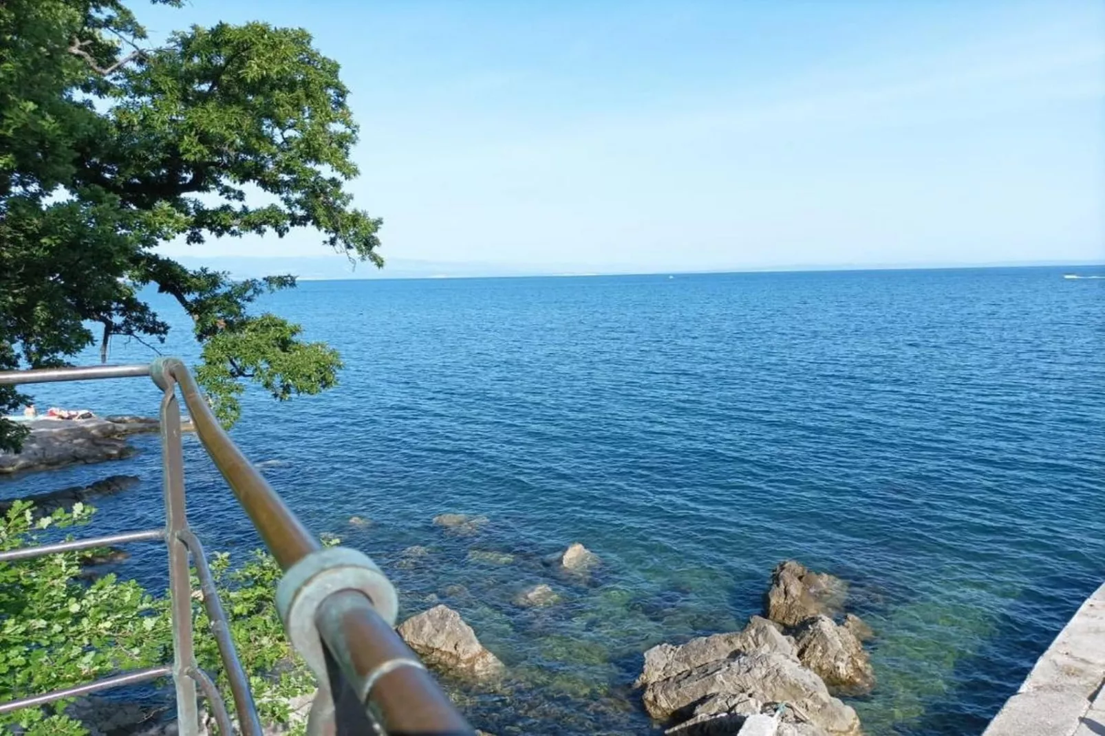 Aqua Maris Lovran - Two Bedroom Apartment with Balcony and Sea view-Sfeer