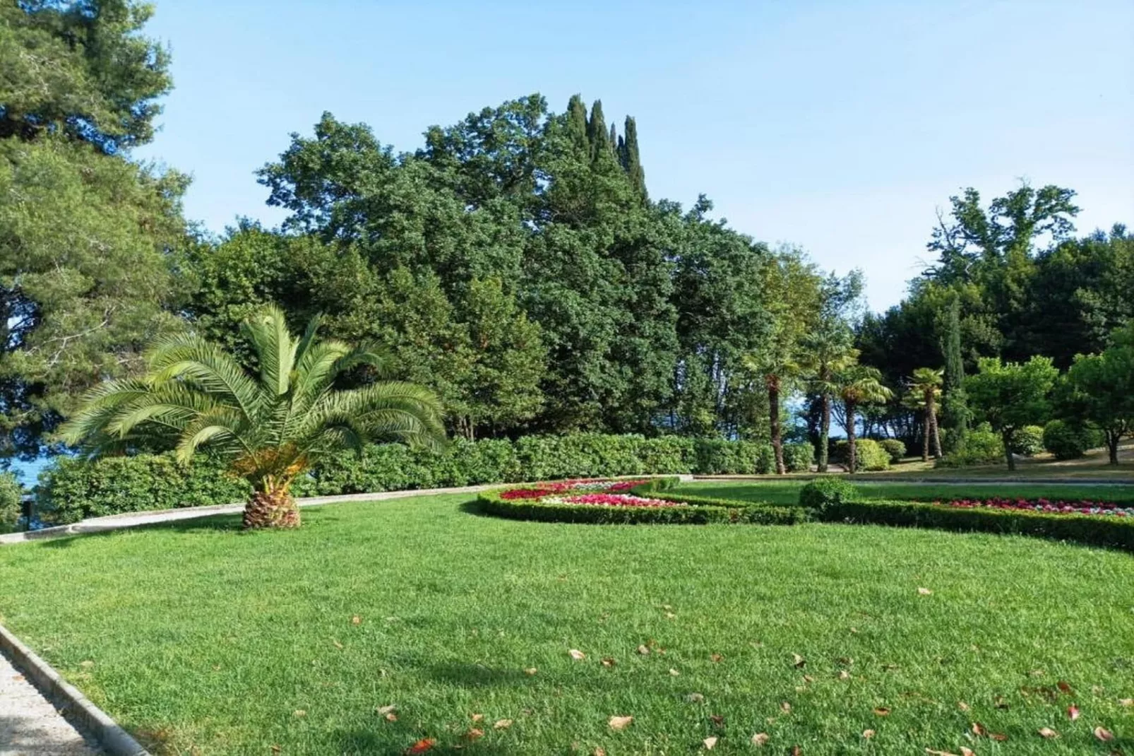 Aqua Maris Lovran - Two Bedroom Apartment with Balcony and Sea view-Sfeer