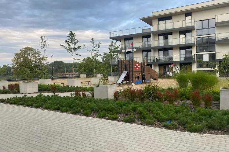 Apartament Spadochroniarzy Polskich 8b/12 Dziwnów-Buitenkant zomer