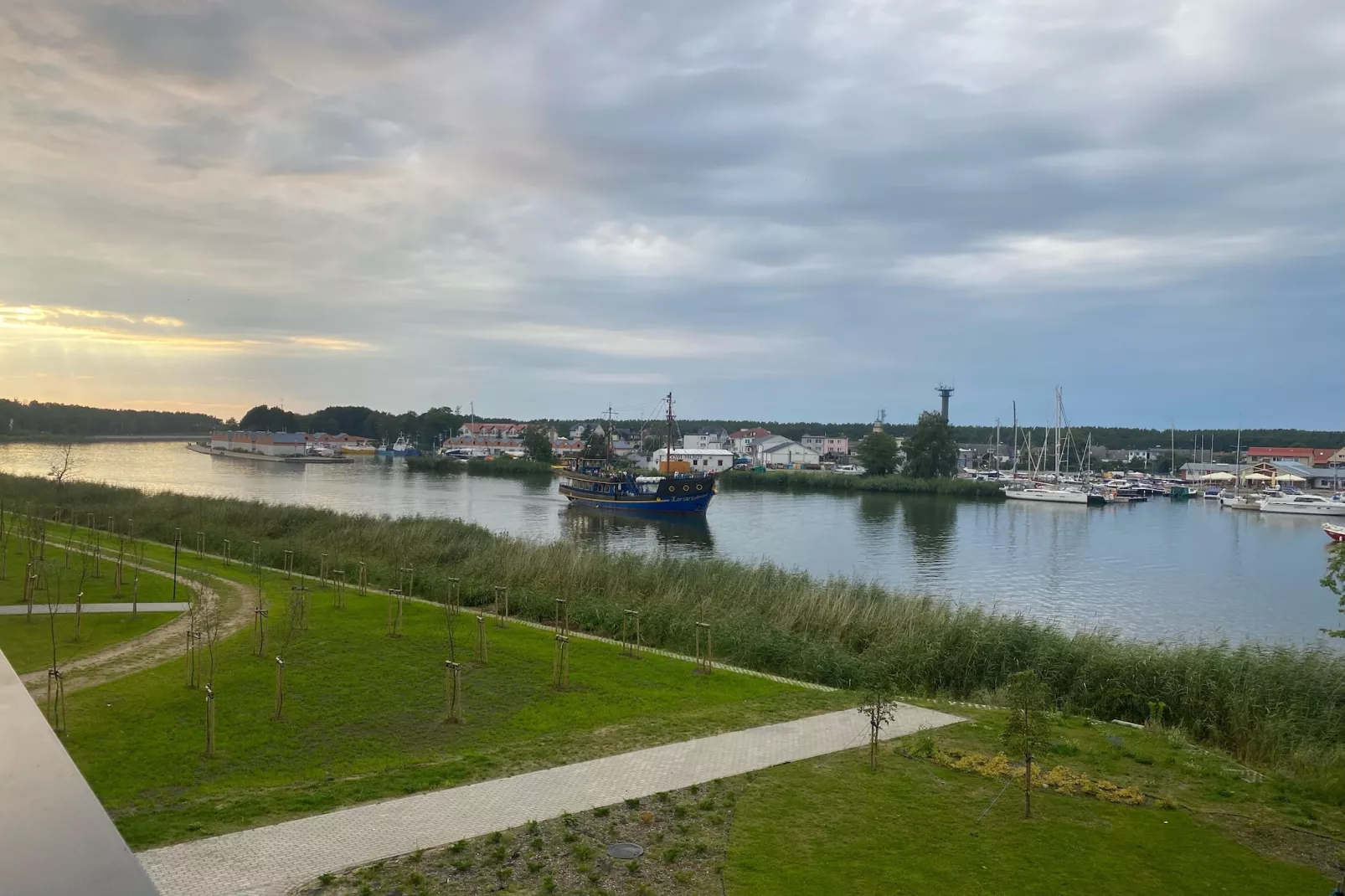 Apartament Spadochroniarzy Polskich 8b/12 Dziwnów-Uitzicht zomer