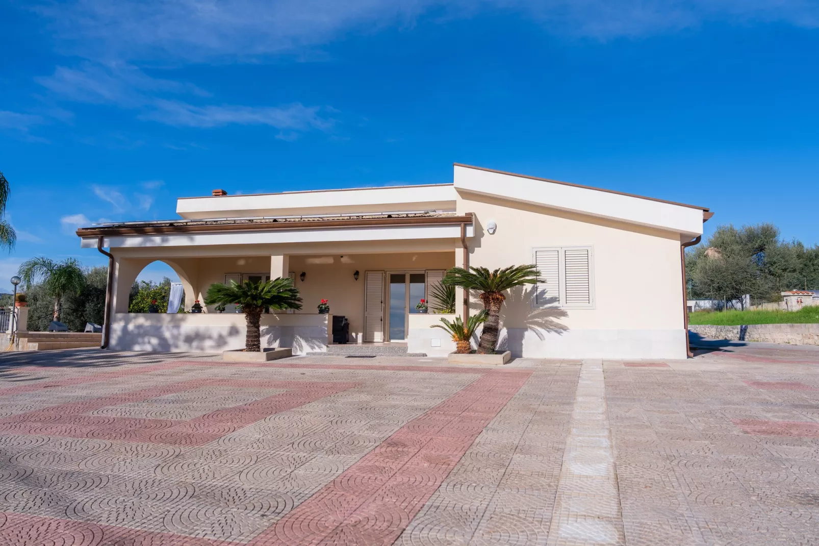 Villa Ninfa-Buitenkant zomer