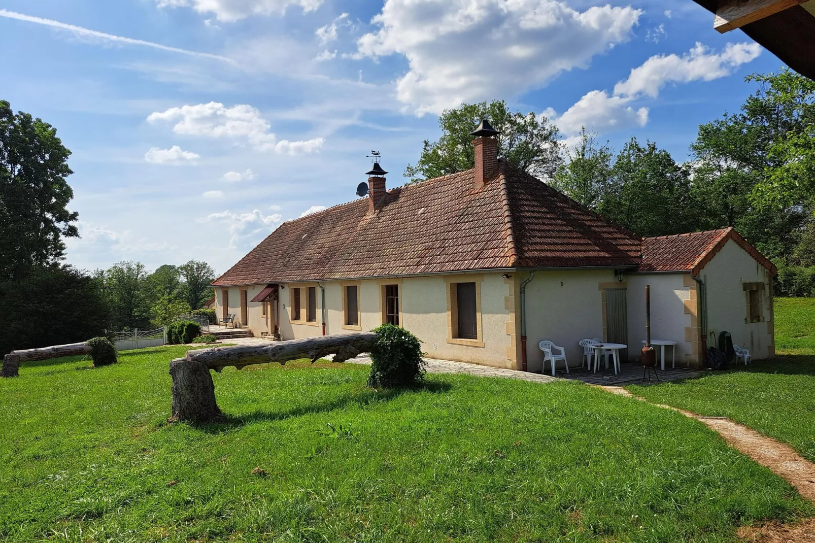 Maison de vacances - VIEURE-Buitenkant zomer