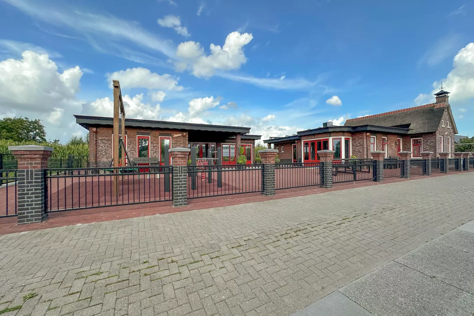 Oane's Huske en it Simmerhuske-Buitenkant zomer