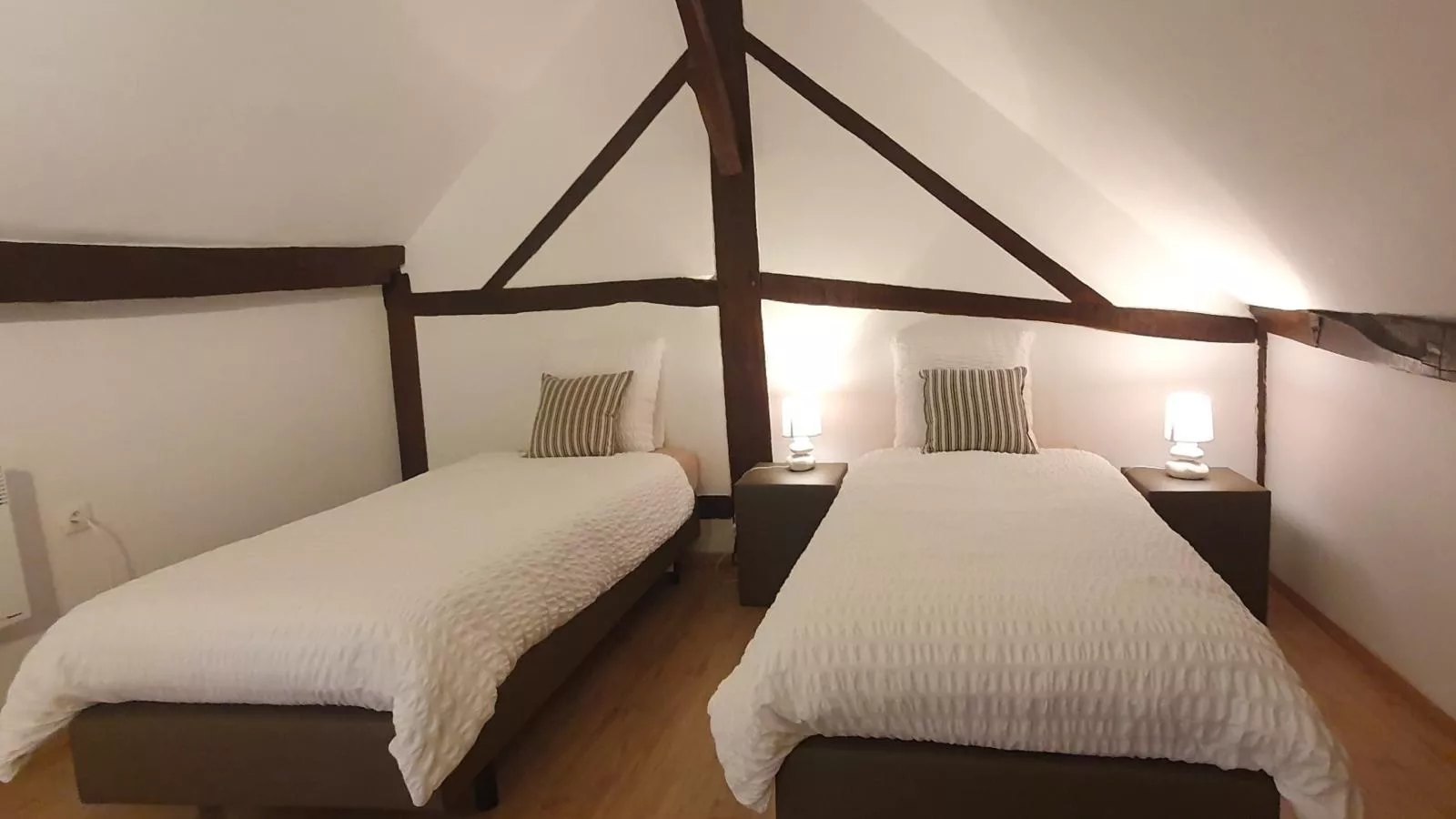 Les Pierris near F1 circuit-Slaapkamer