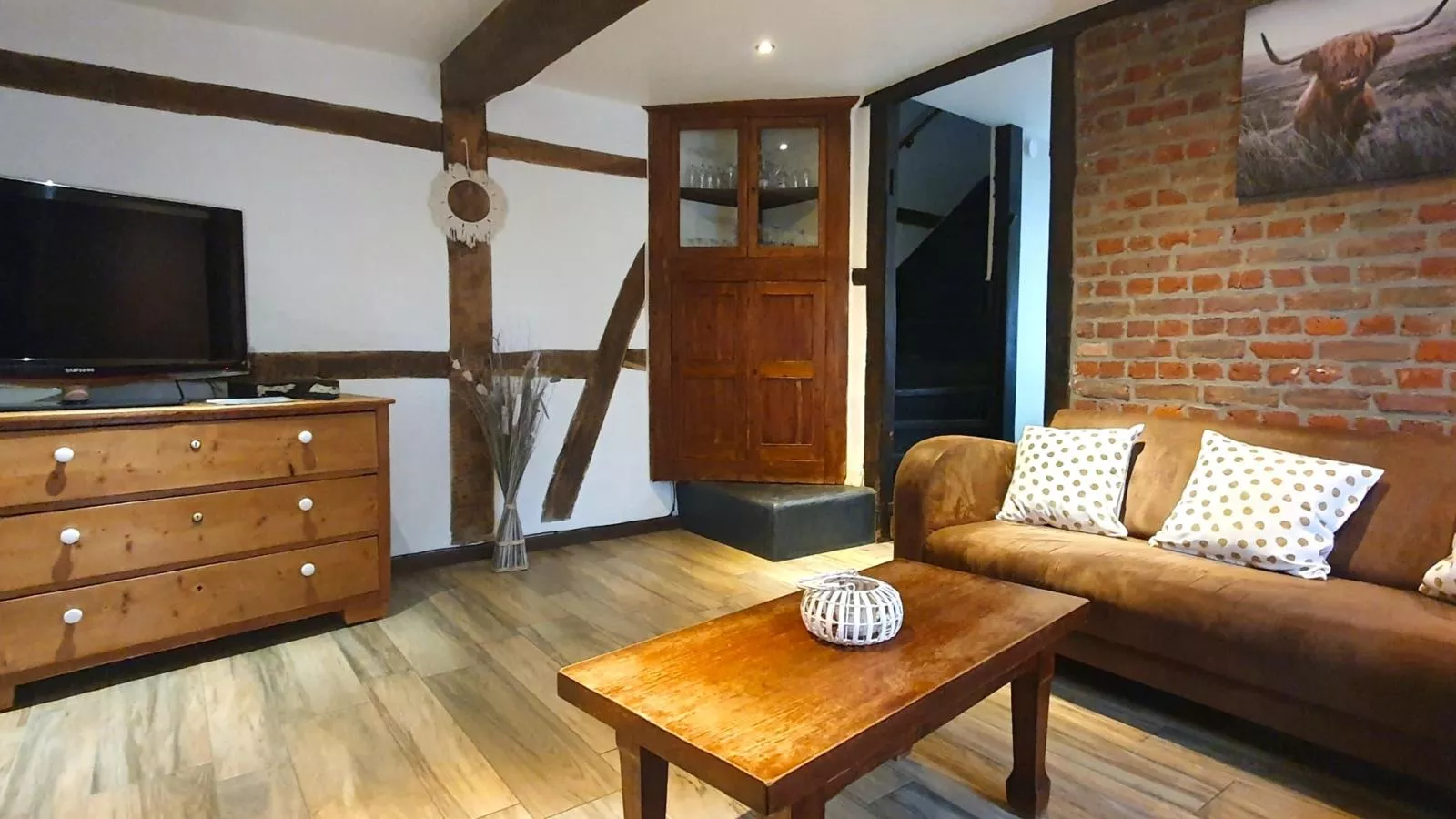 Les Pierris near F1 circuit-Woonkamer