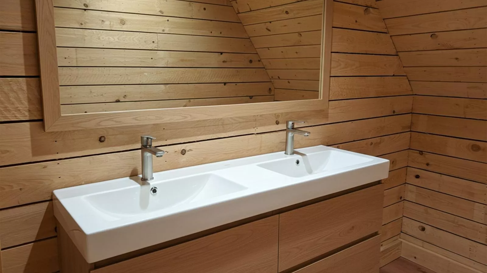 Villa ZweveZalig-Badkamer