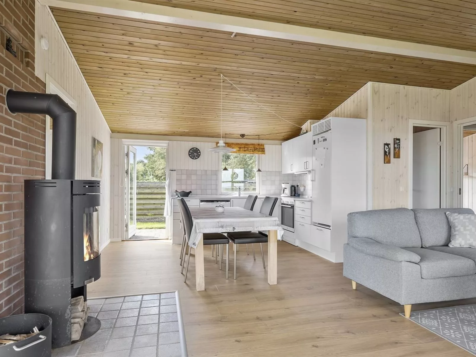 "Assarina" - 15m from the sea-Binnen