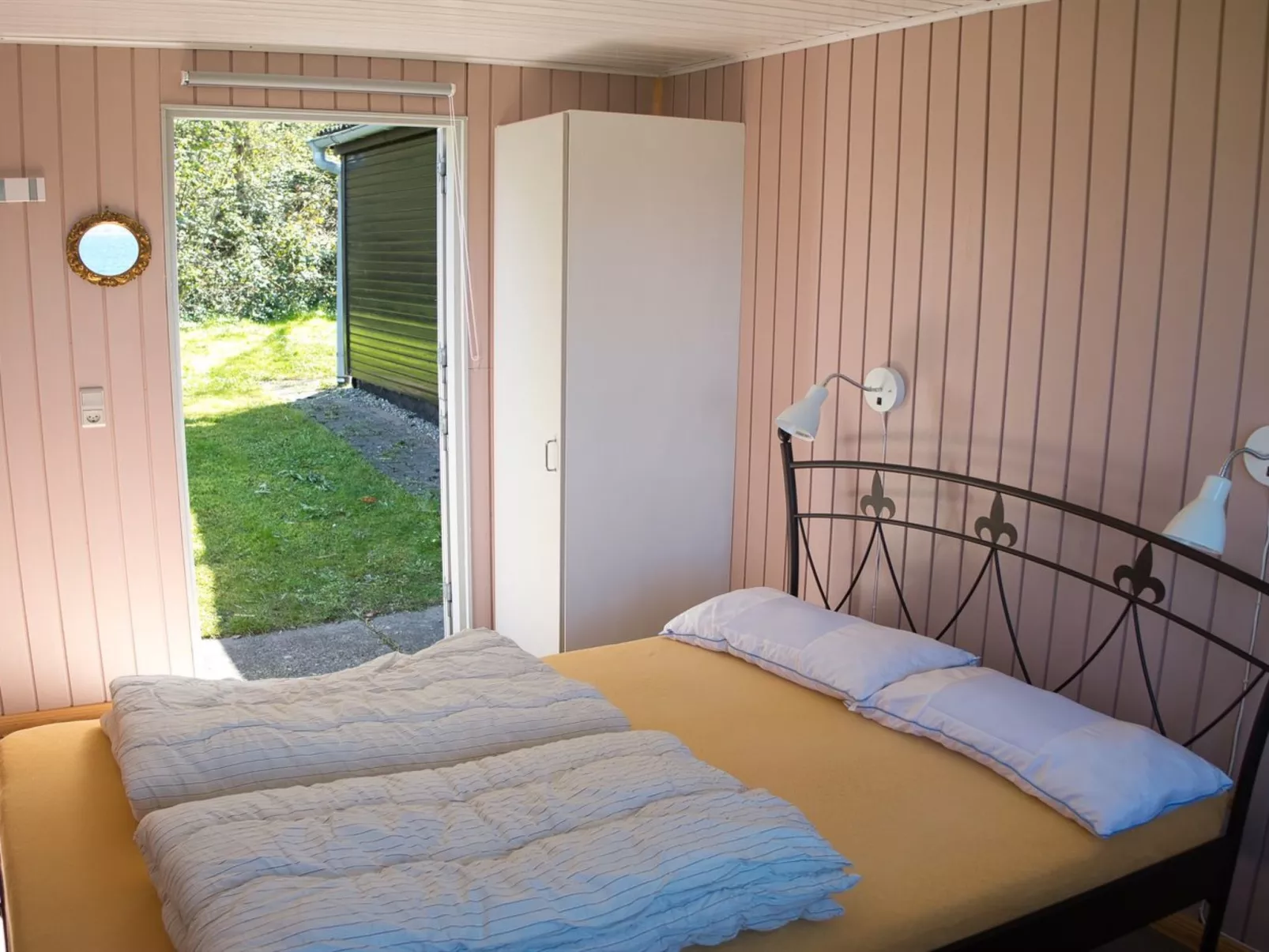 "Hilde" - 75m from the sea-Binnen