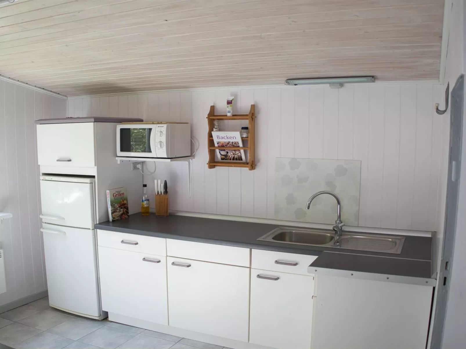 "Hilde" - 75m from the sea-Binnen