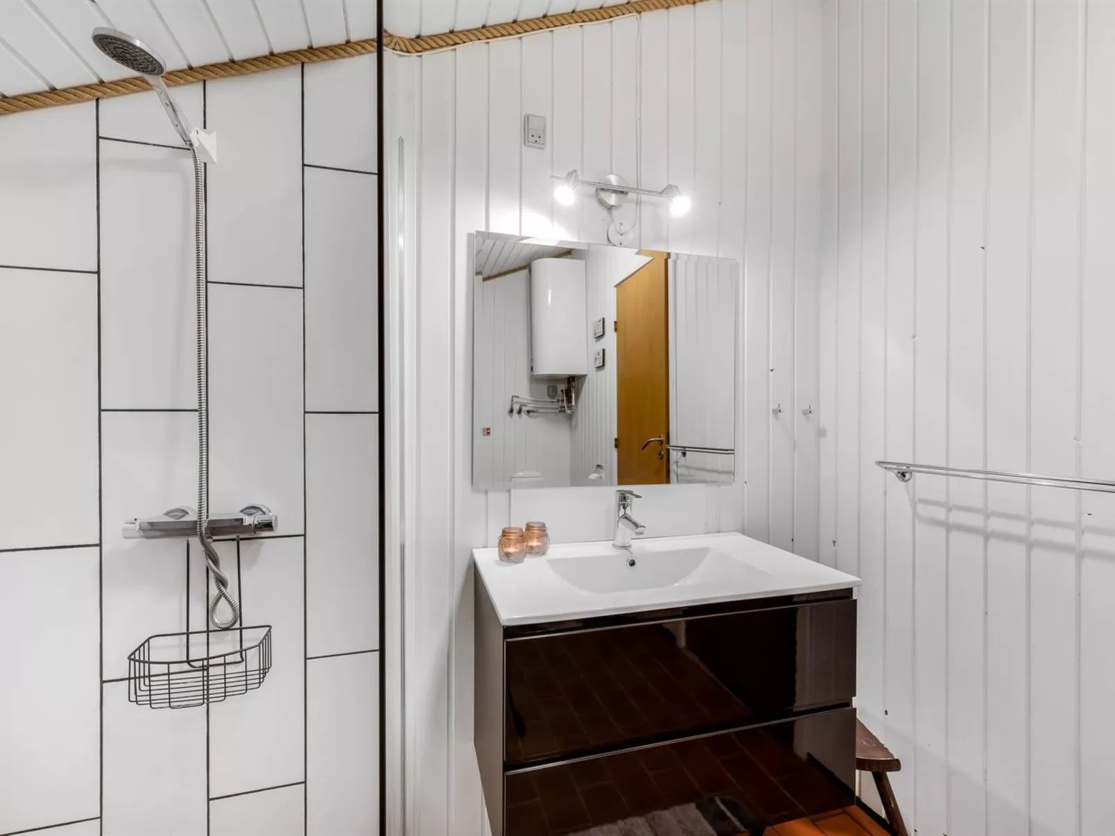 "Veera" -  from the sea-Binnen