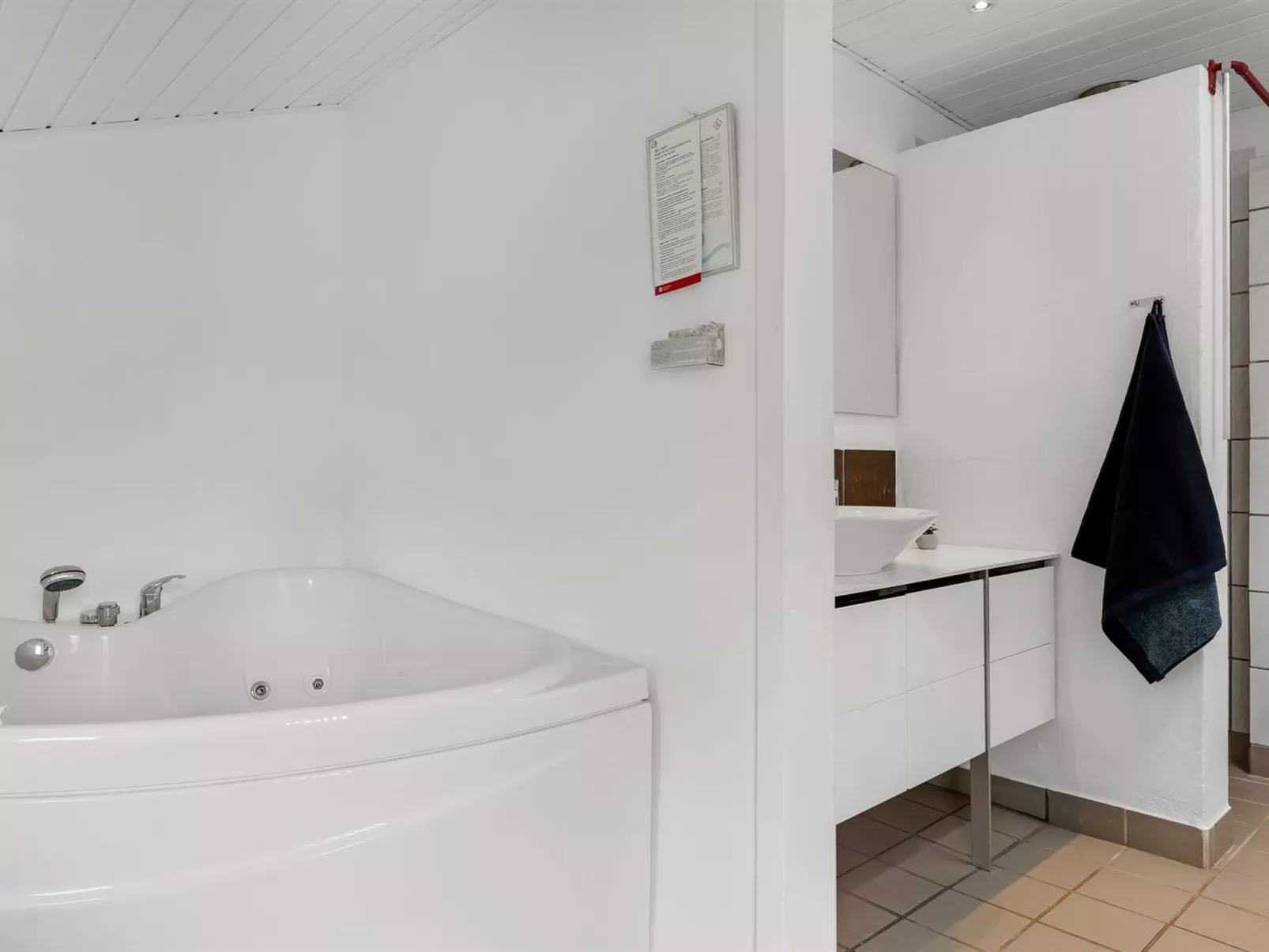 "Ensio" - 1.2km from the sea-Binnen