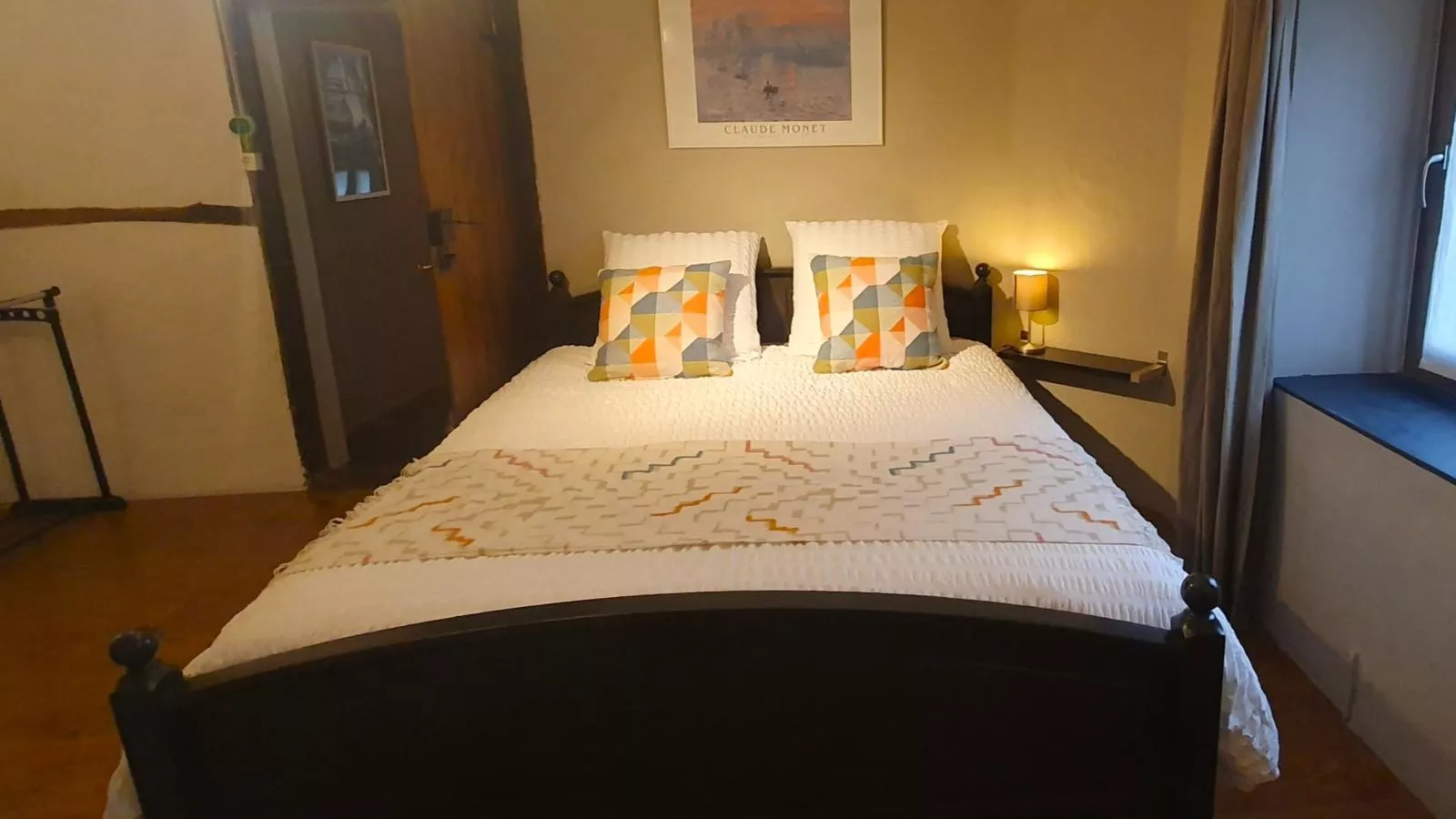 Les Pierris near F1 circuit-Slaapkamer