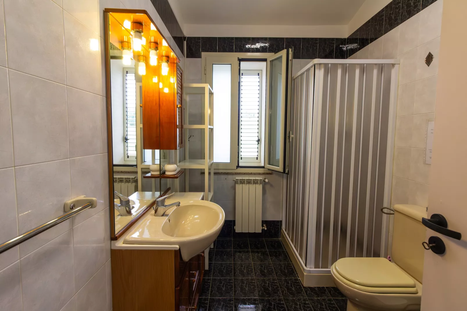 Villa Ninfa-Badkamer