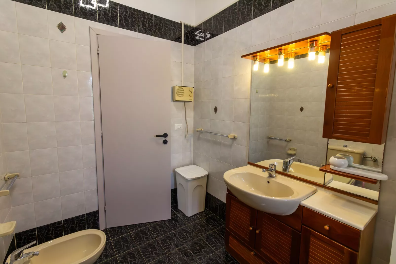 Villa Ninfa-Badkamer