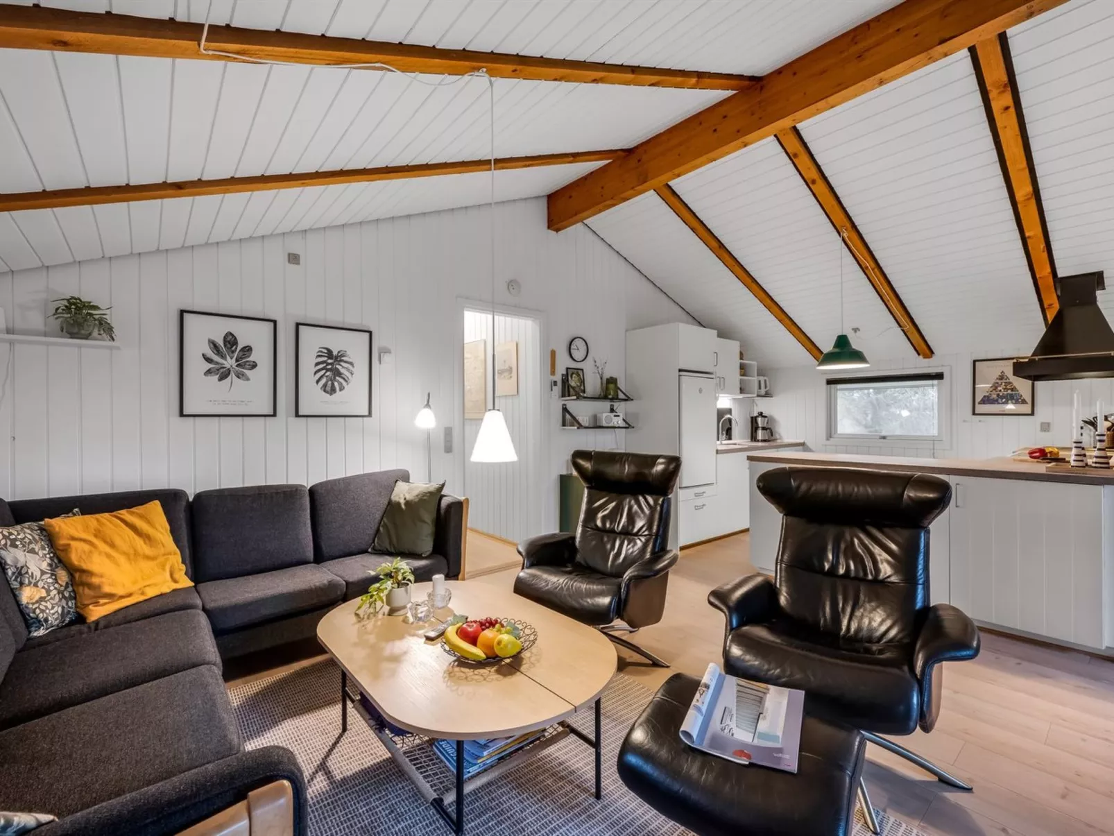 "Veera" -  from the sea-Binnen