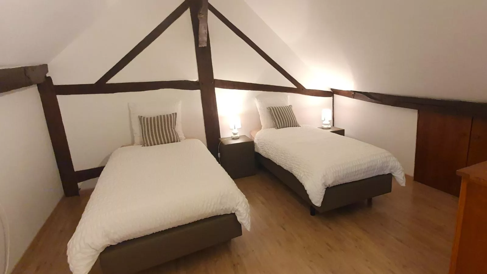 Les Pierris near F1 circuit-Slaapkamer