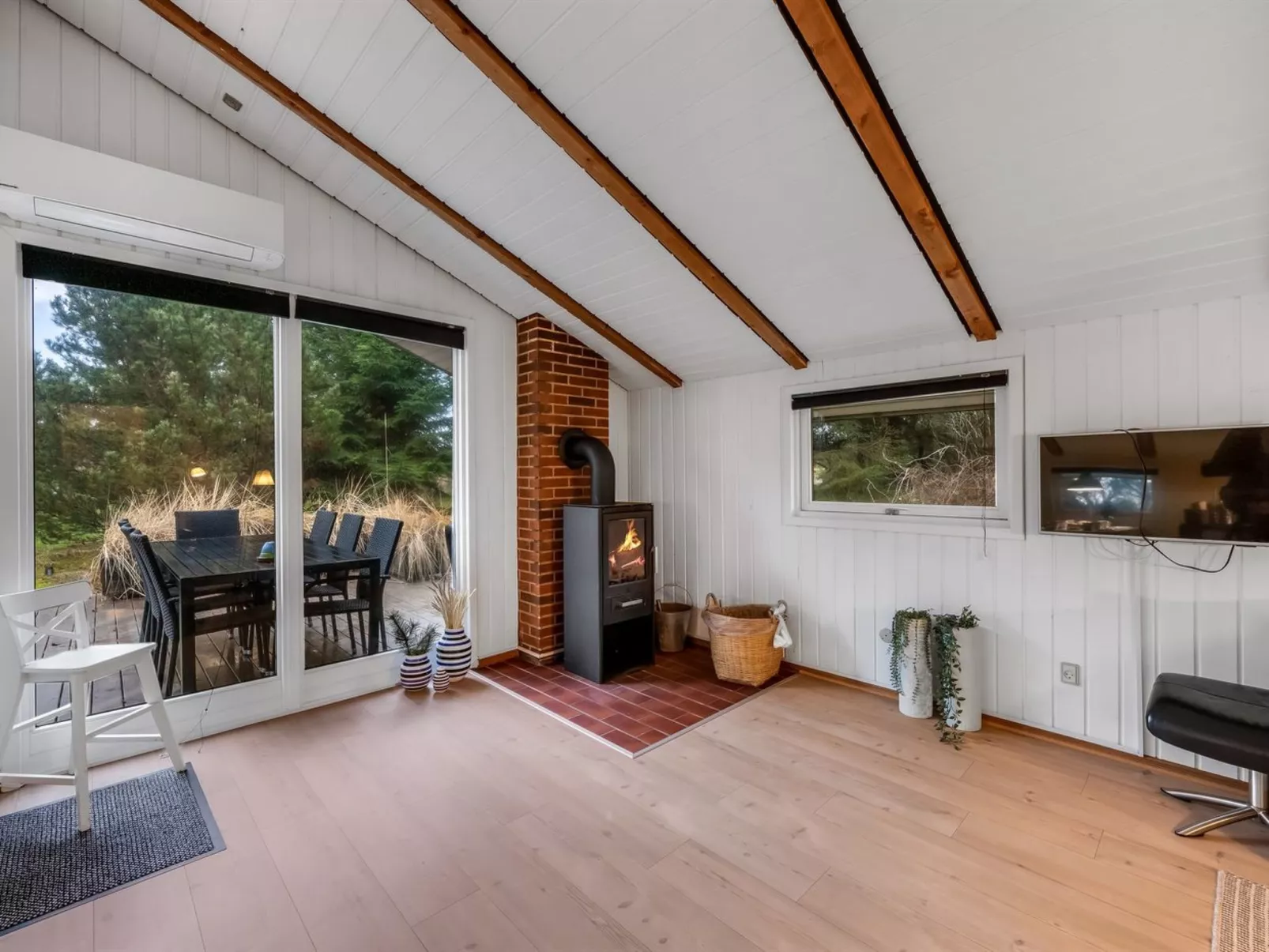 "Veera" -  from the sea-Binnen