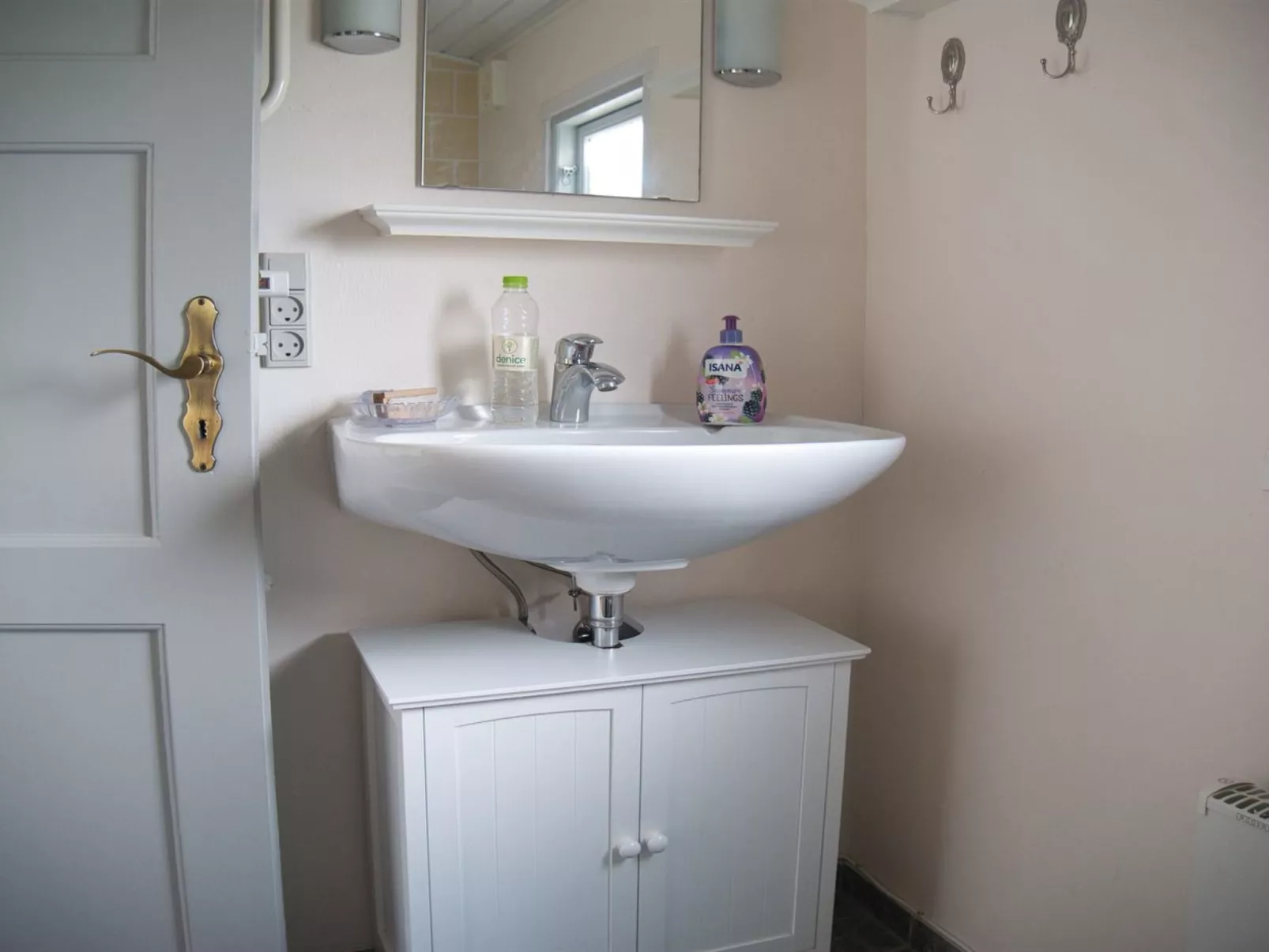 "Hilde" - 75m from the sea-Binnen