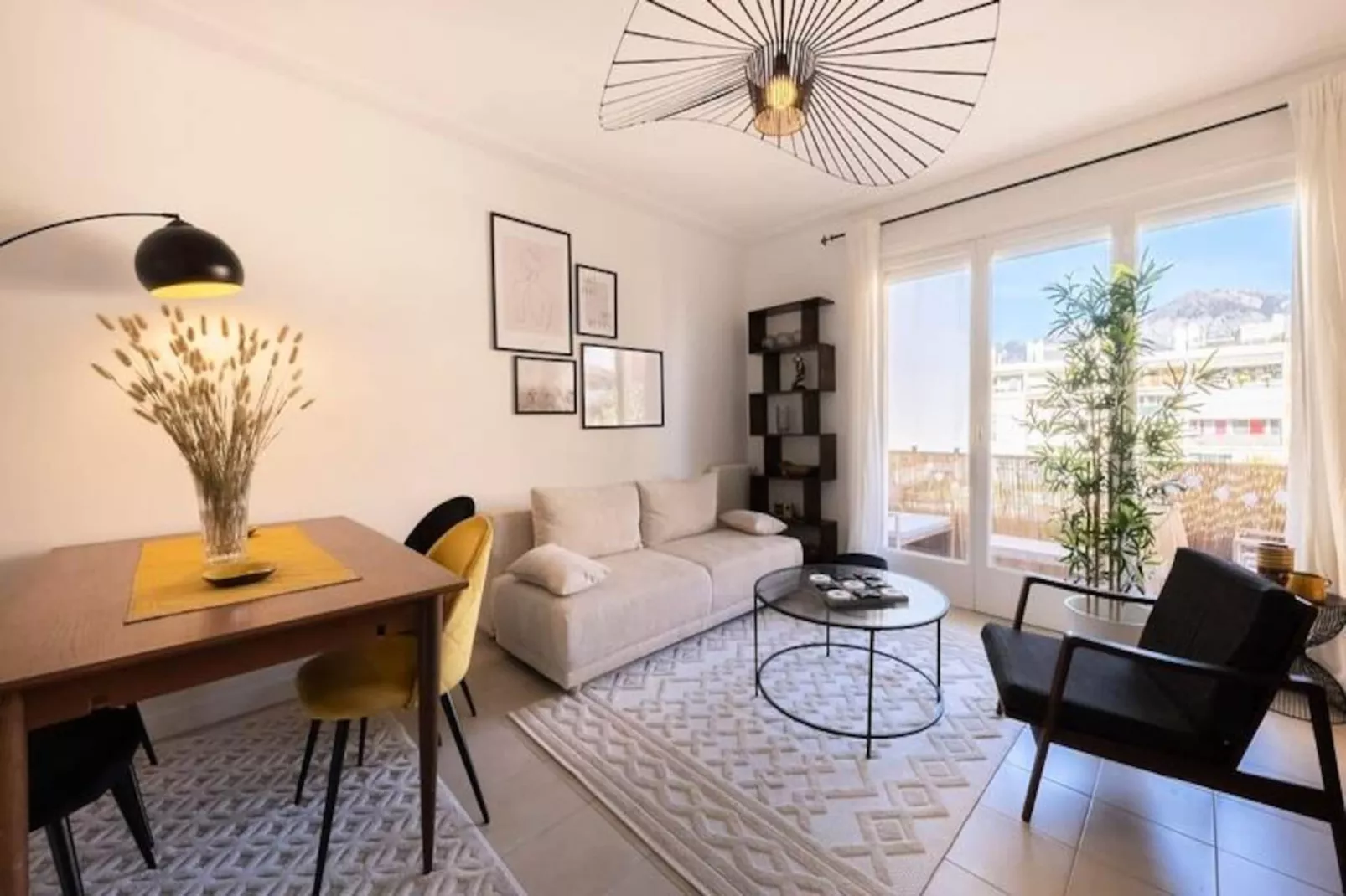 06b - Beau 2 Pi&egrave;ces R&eacute;nov&eacute; Avec Terrasse Vue Mer