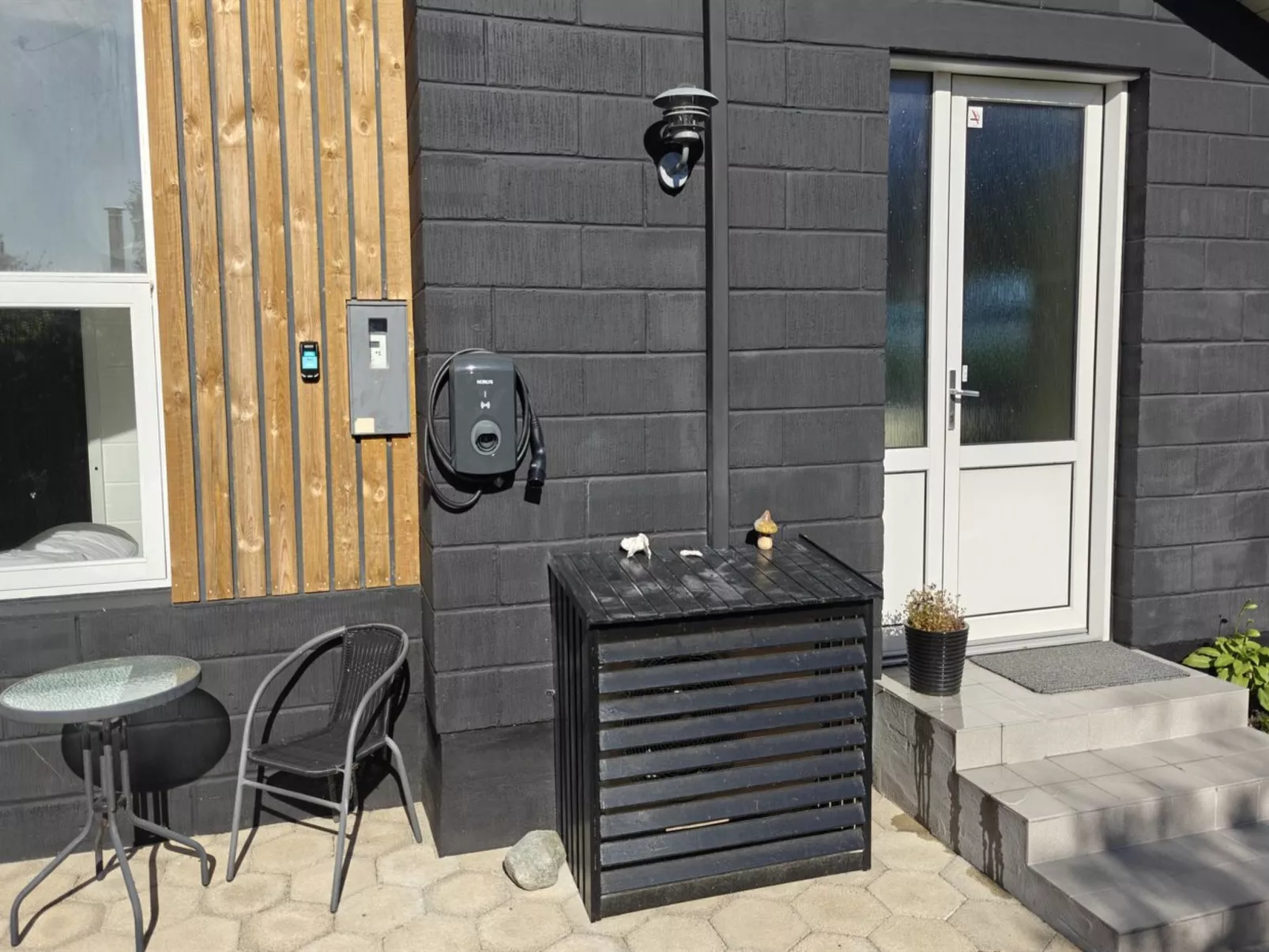 "Hansen" - 600m from the sea