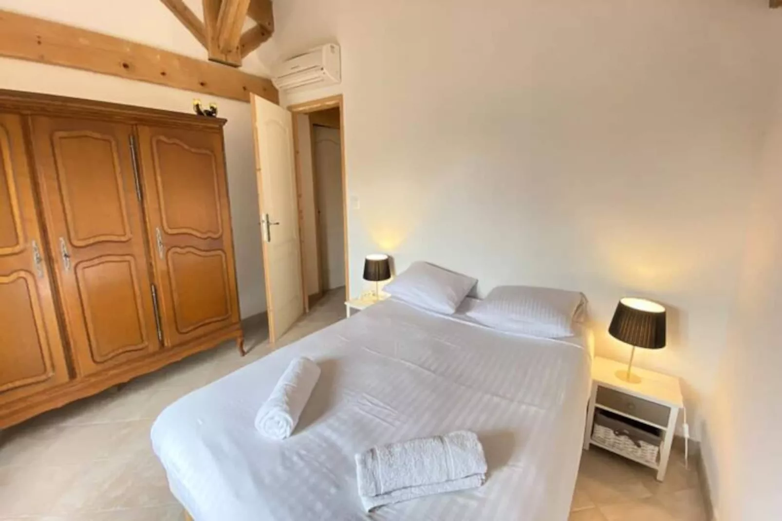 06cb : Jolie Maison De Campagne Pour 8