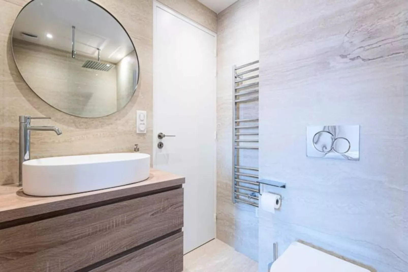 Sublime Fully Renovated 2 Bedroom Apartment In Center Of Cannes