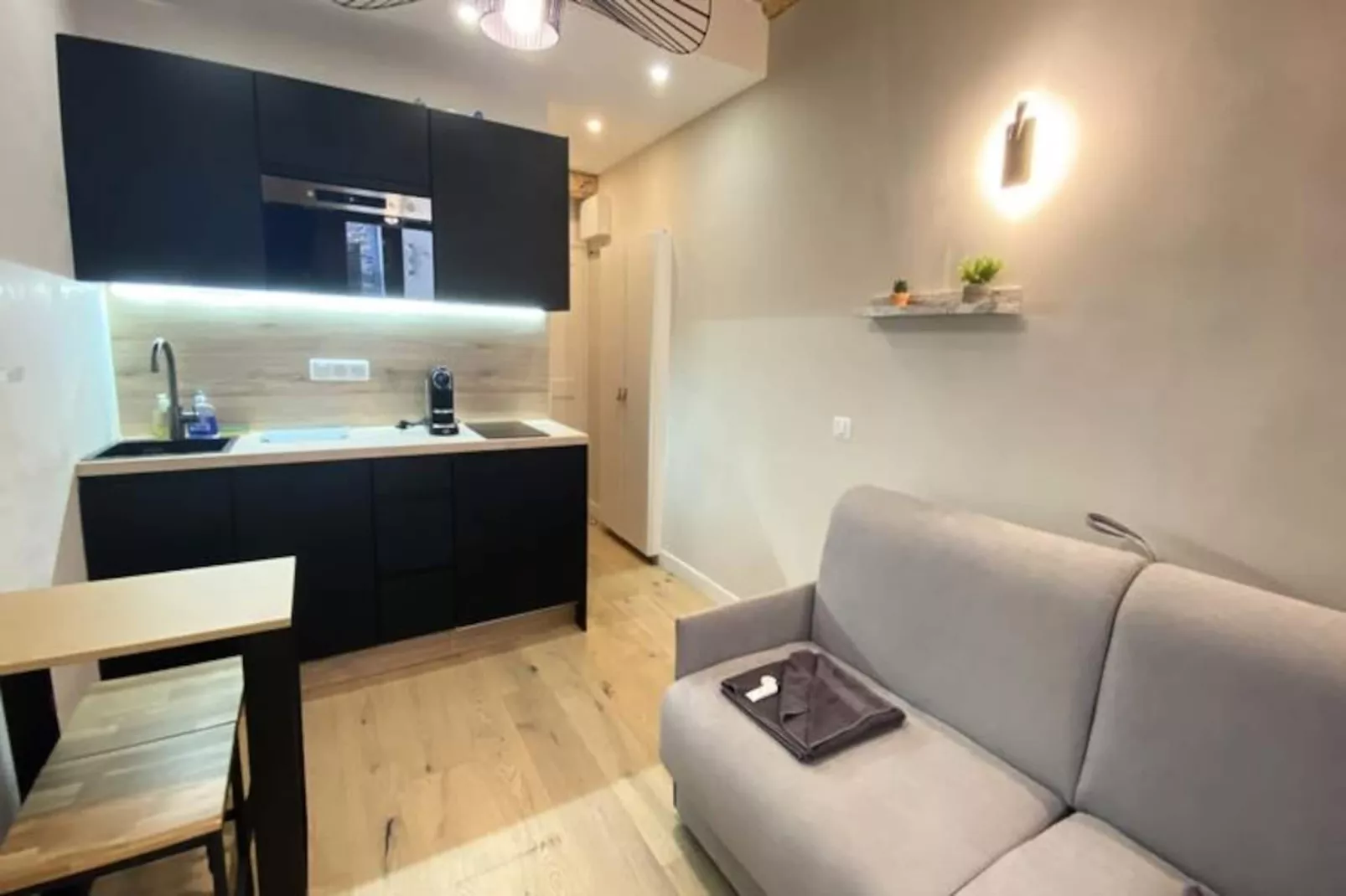 06ck : Studio Cosy Au Coeur Du Vieil Antibes