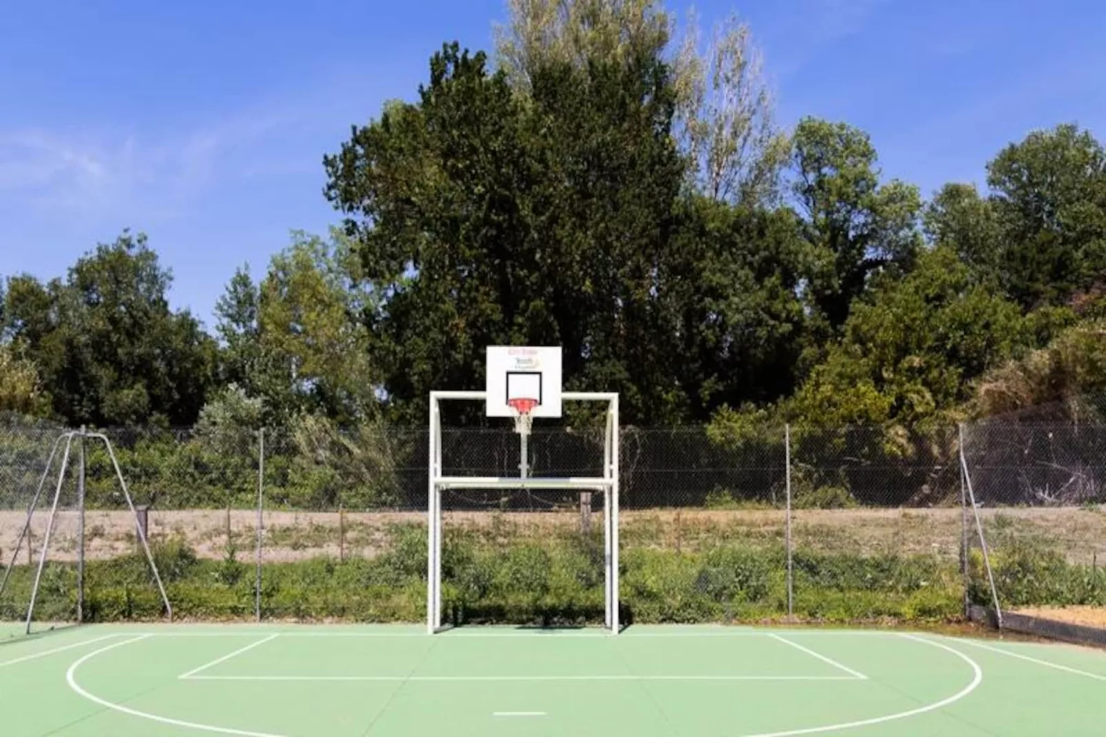 SOWELL Family Les Amandiers****