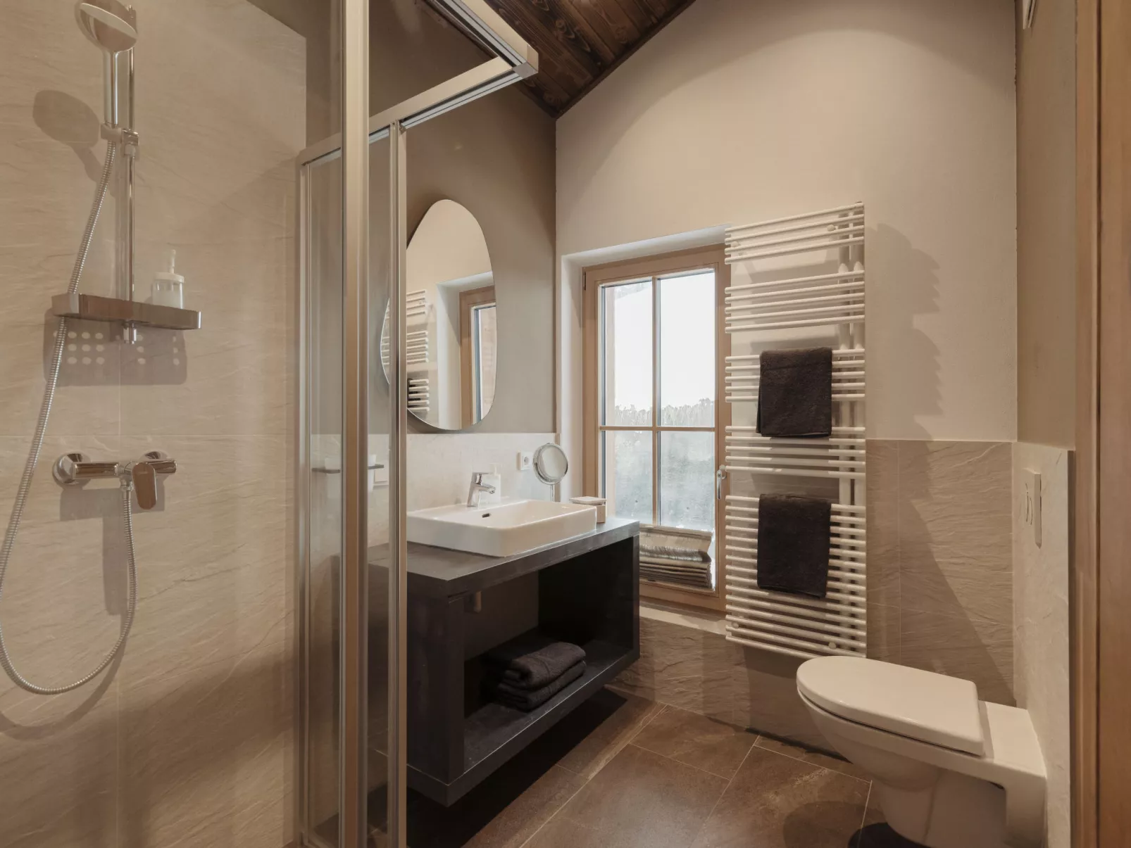 Royal Mountain Lodge-Binnen