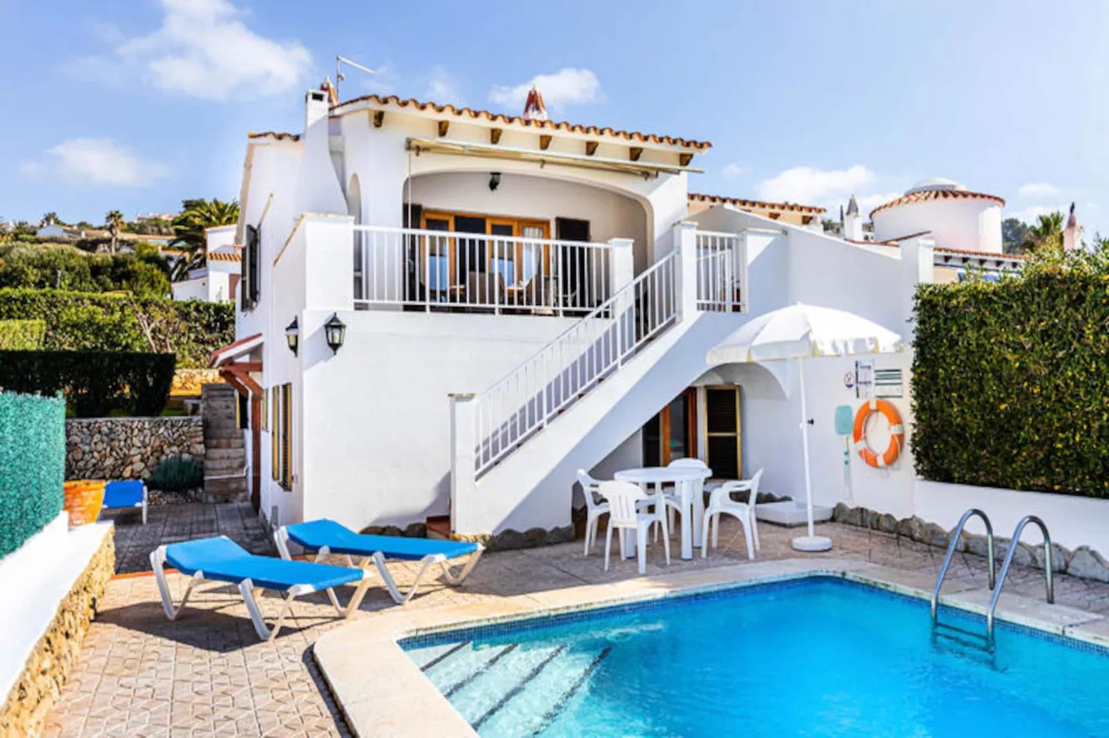 Maison à Son Bou-Image-tags.