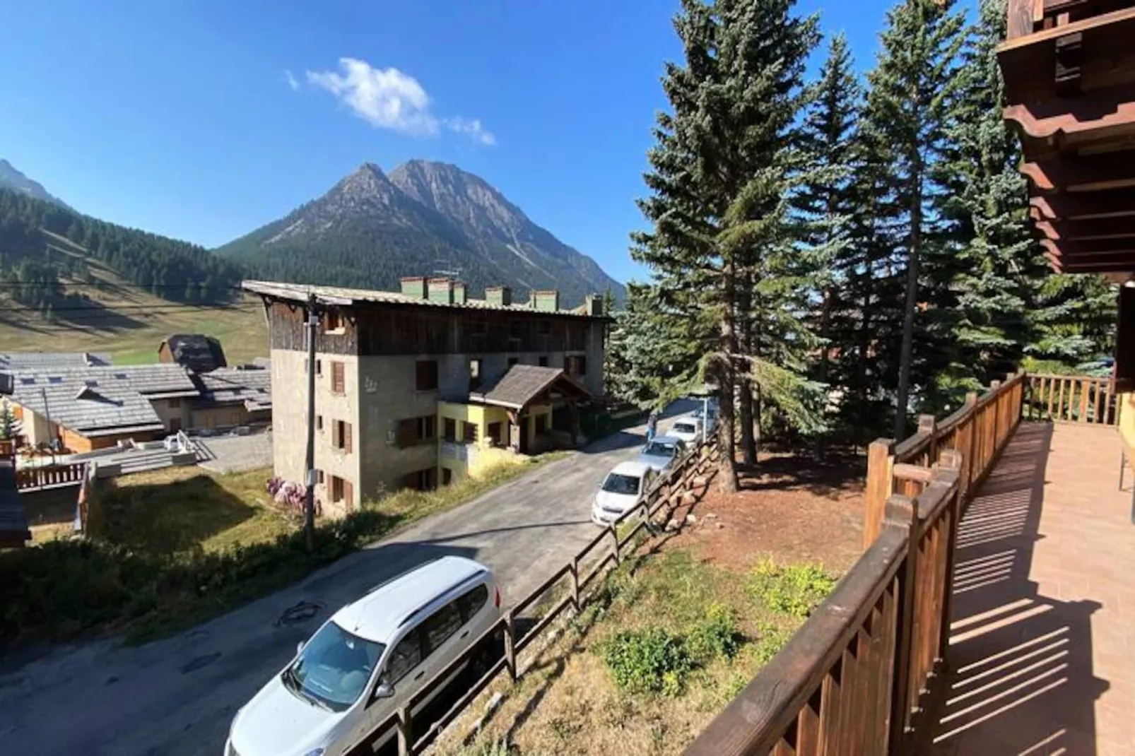 Chalet Carlines-Image-tags.