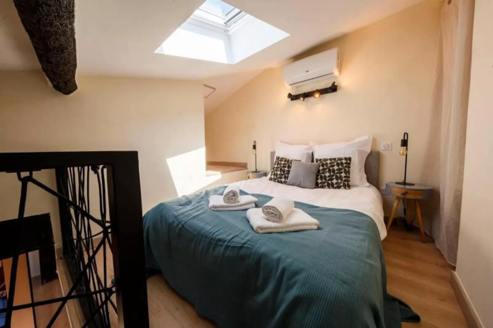 06a2 - Cœur Du Vieux Nice: Bel Appartement Rénové-Image-tags.