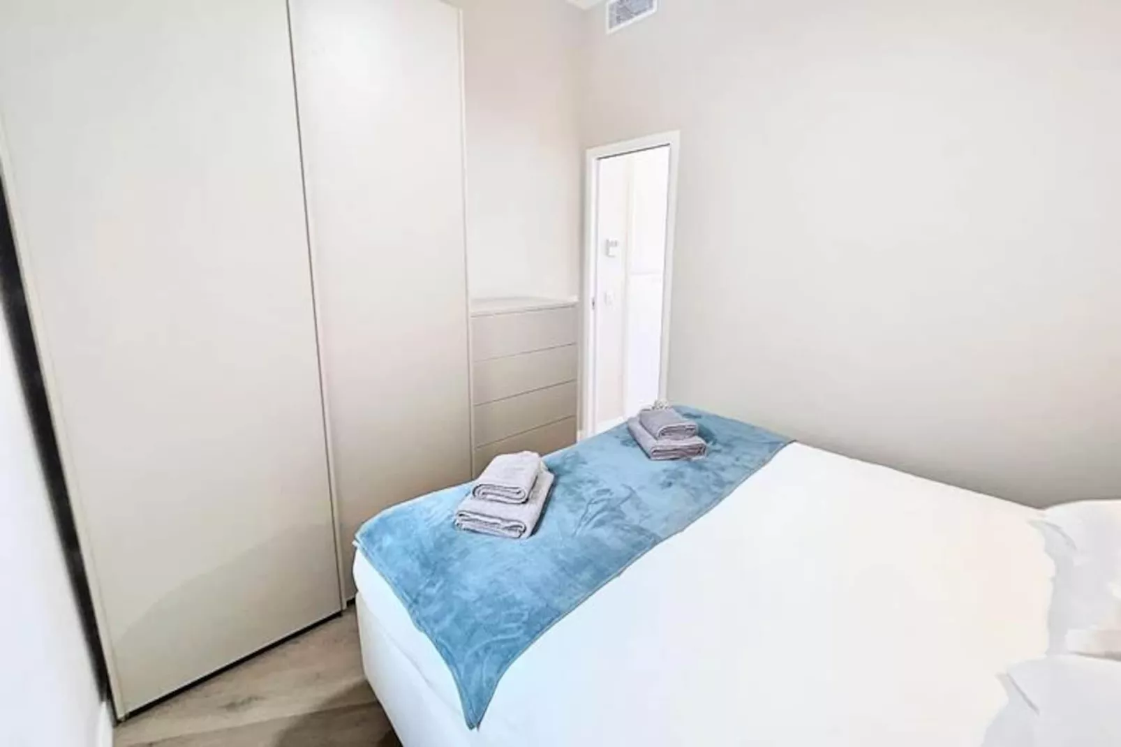 2 Pi&egrave;ces Moderne - 3/4 Pers Calme Cannes Hyper Centre Olam Properties-Image-tags.