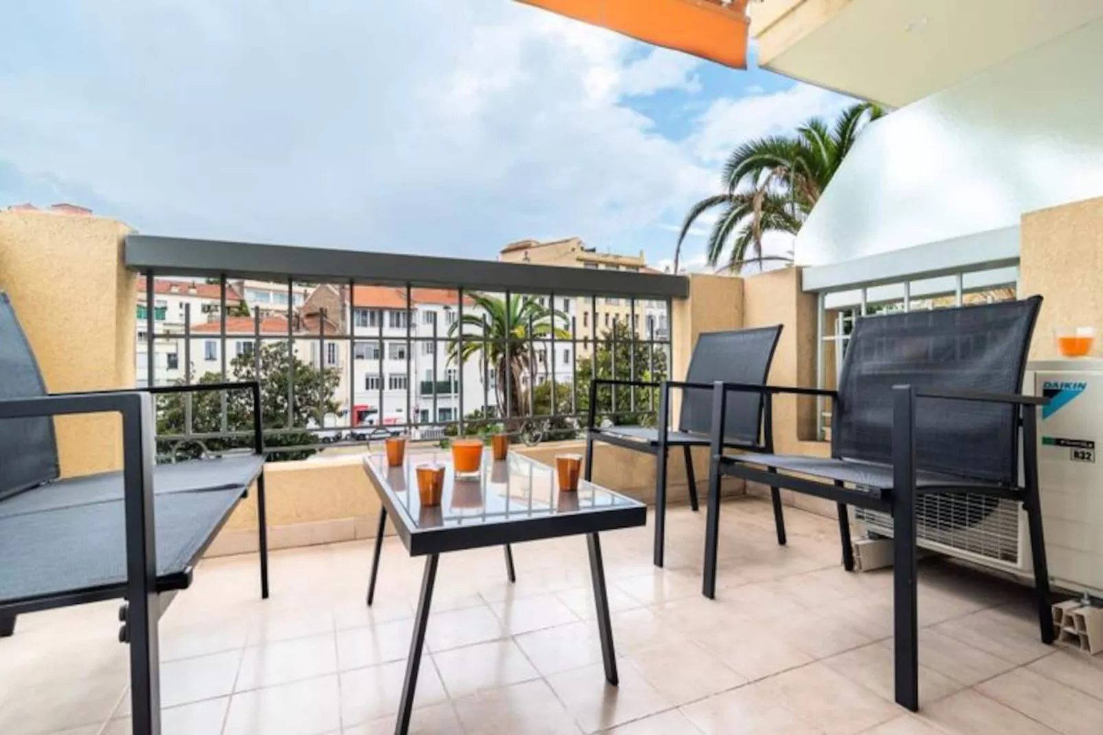 Lumineux Vaste 2 Pcs Balcon Parking, Centre Ville 1 Mn Olam Properties-Image-tags.