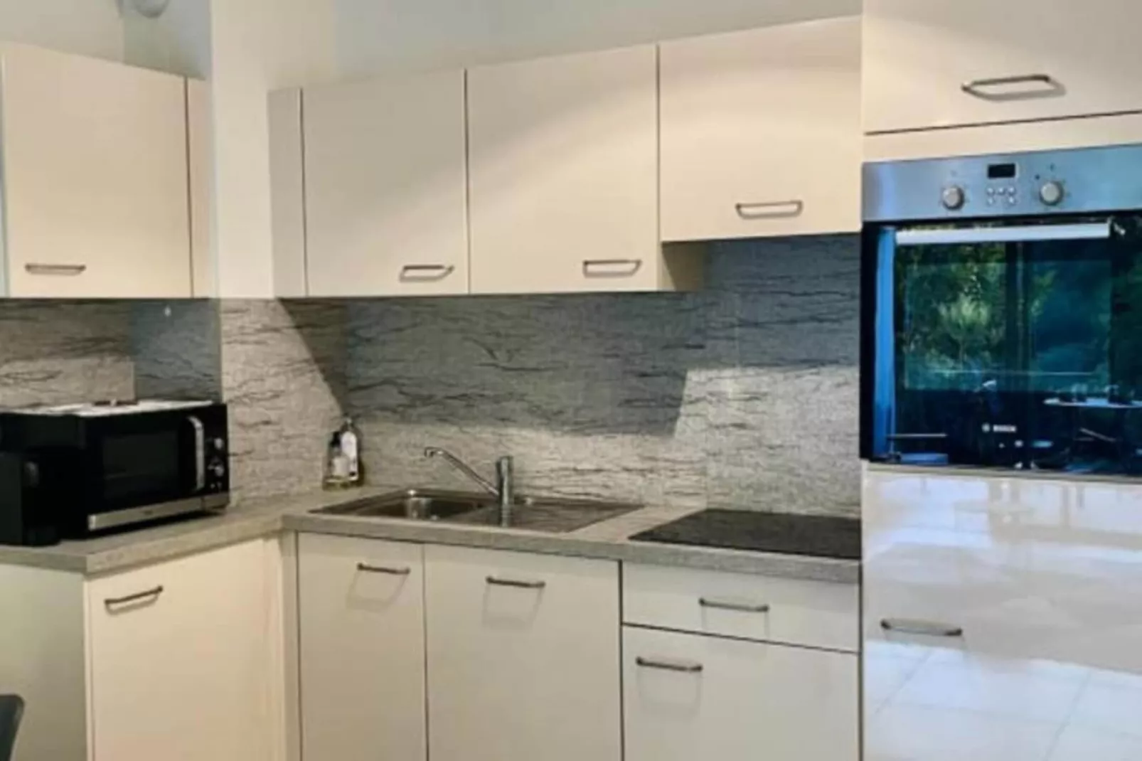 Résidence Bnb Renting Beau  2 Pi&egrave;ces Dans Un Immeuble Neuf Avec Piscine Avec Parking-Keuken