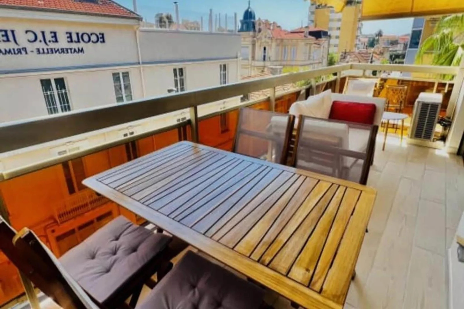 Résidence Le Verdi-Buitenkant zomer