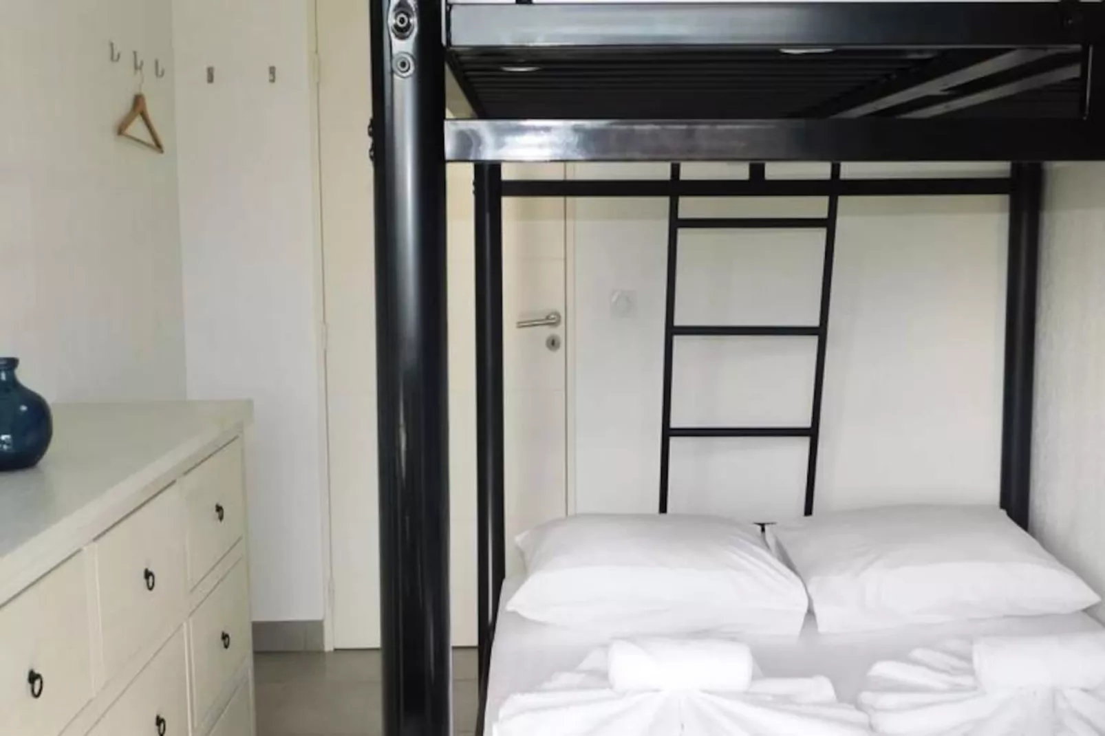 06ch : Beau T3 Avec Terrasse - 300m Parc Exflora-Image-tags.