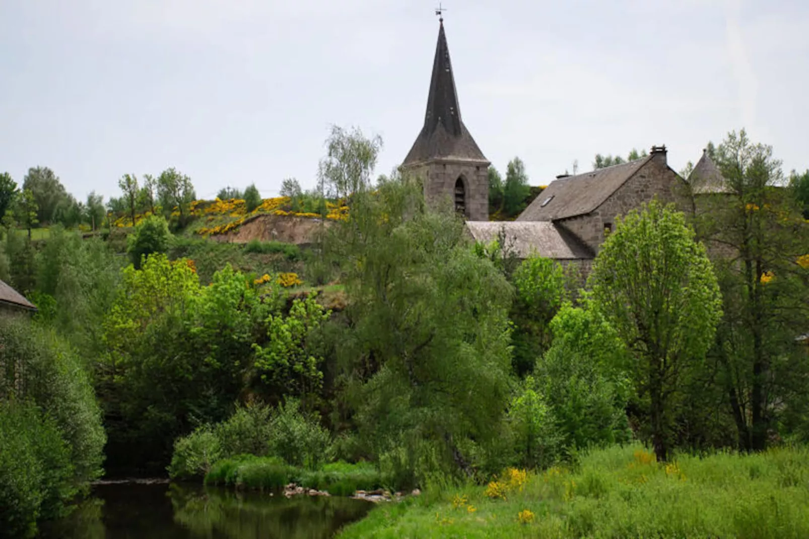 Studio à Saint Juery-Image-tags.