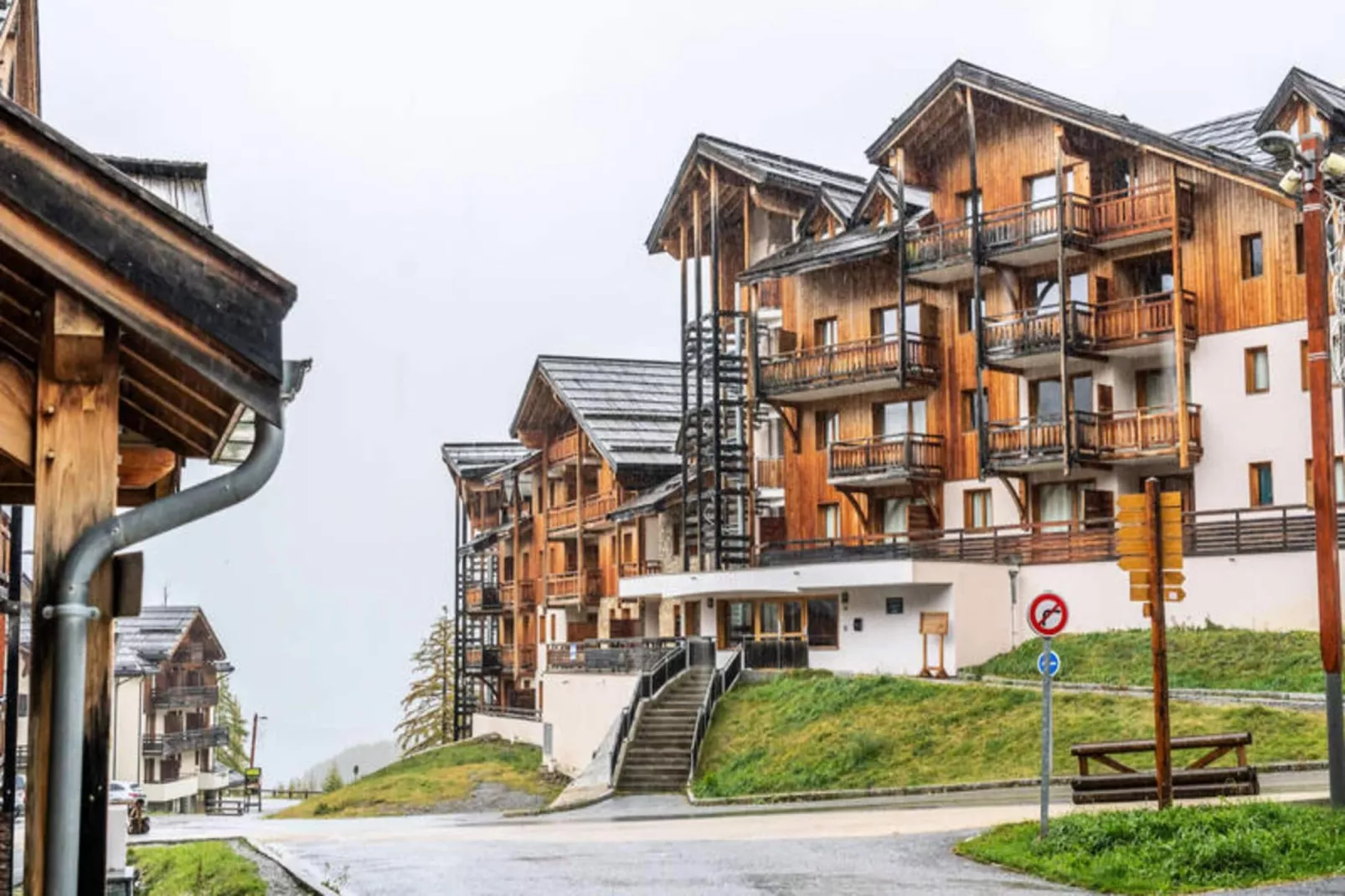 Résidence Le Parc Des Airelles - Buitenkant zomer