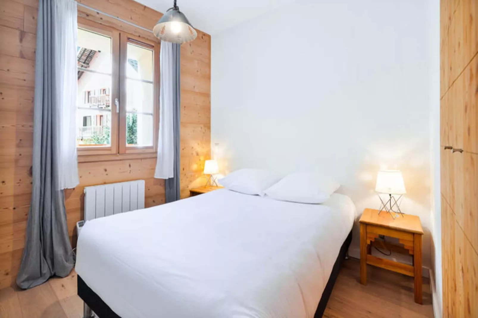 Résidence Cerf Che-Buitenkant zomer