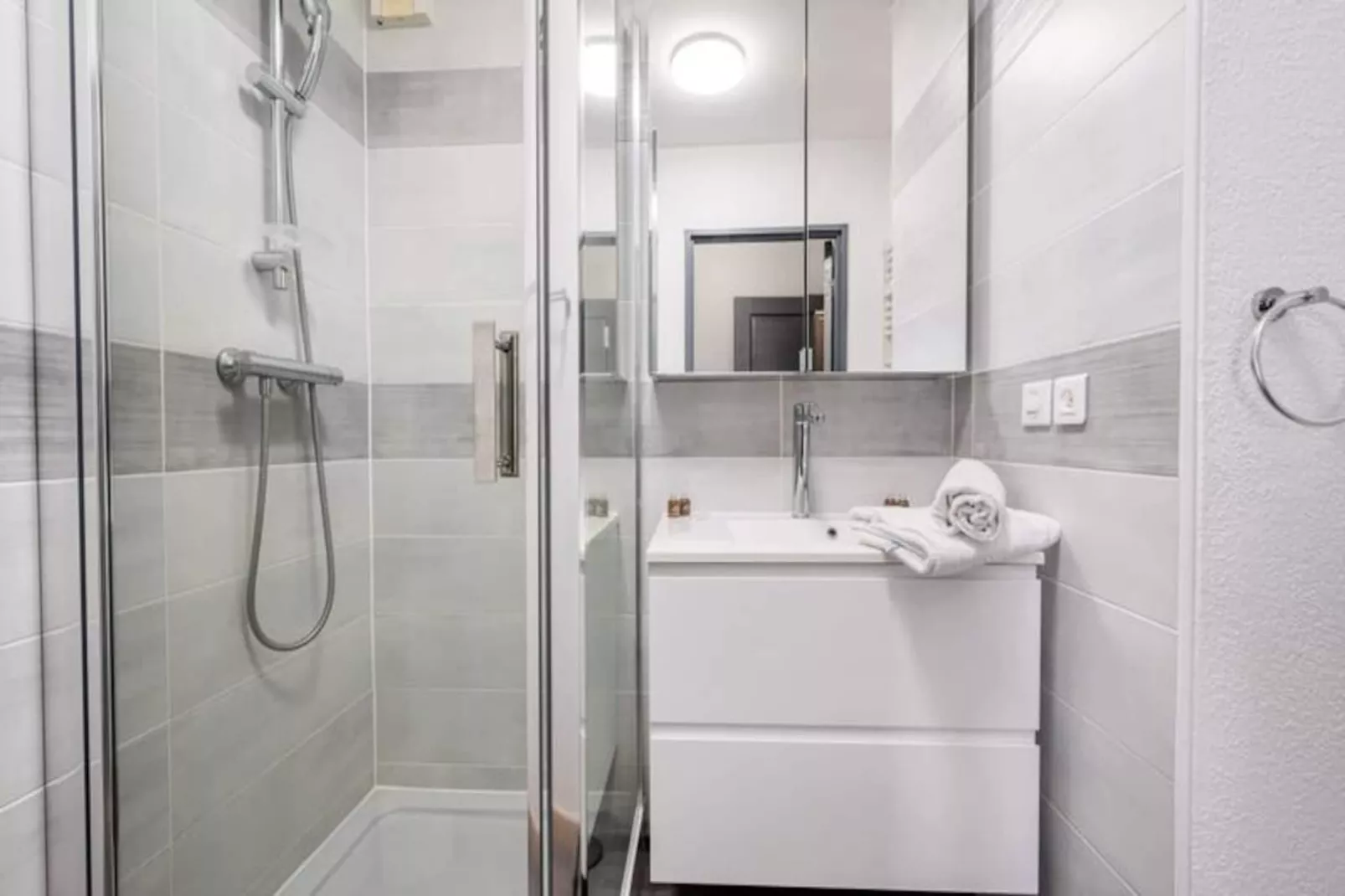 Le Regent Park  Appartement Pour 6 By Sunset-Image-tags.