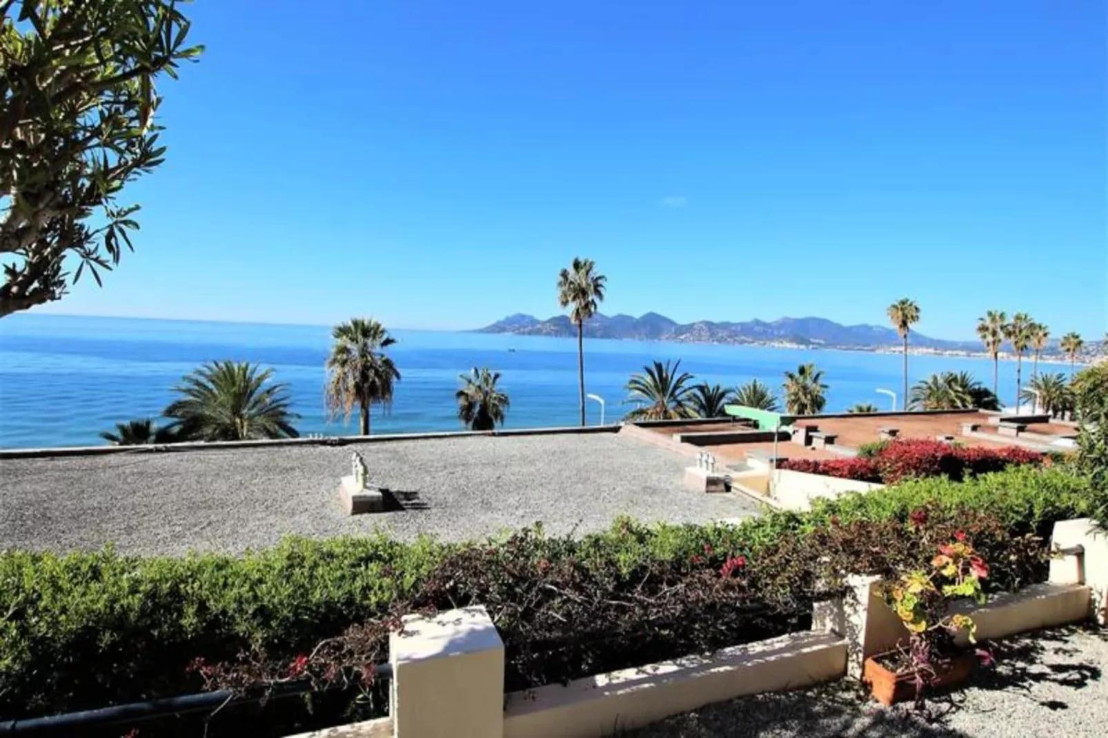 Résidence Appartement 145 M2 Face &agrave; La Mer / Acc&egrave;s Priv&eacute; &agrave; La Mer-Buitenkant zomer