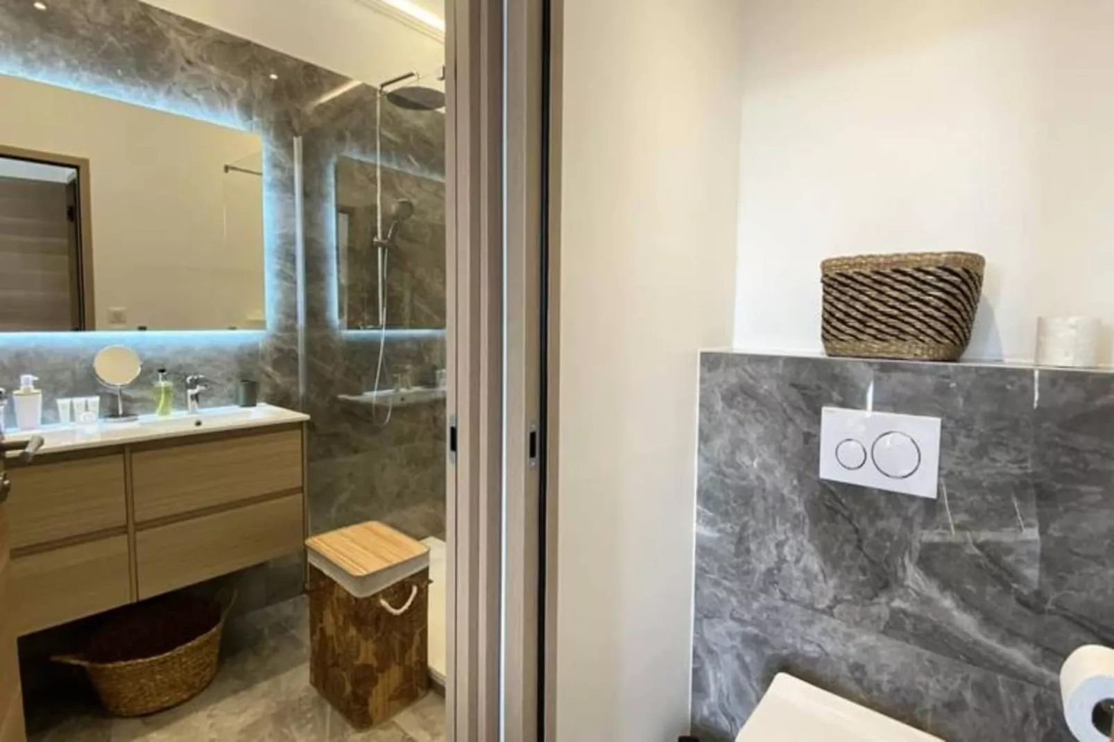 06cj : Bel Appartement Au Coeur De Cannes-Buitenkant zomer