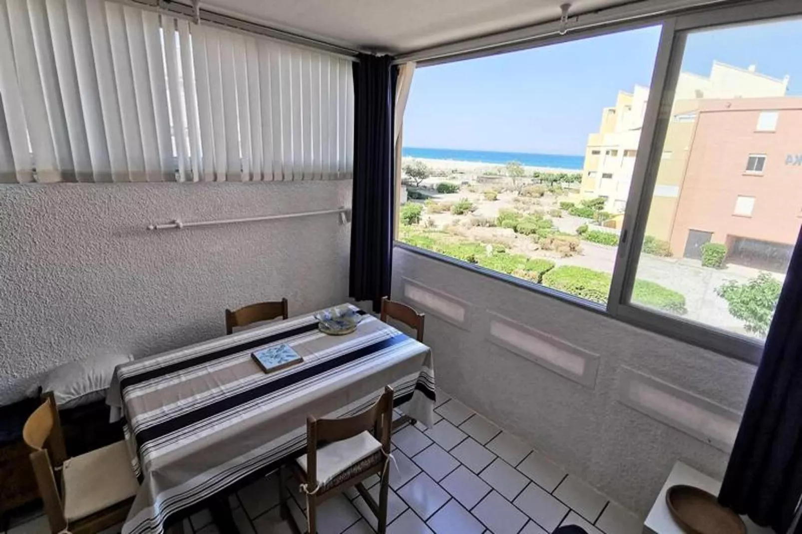 Résidence Les Nefs Des Sables-Eetkamer