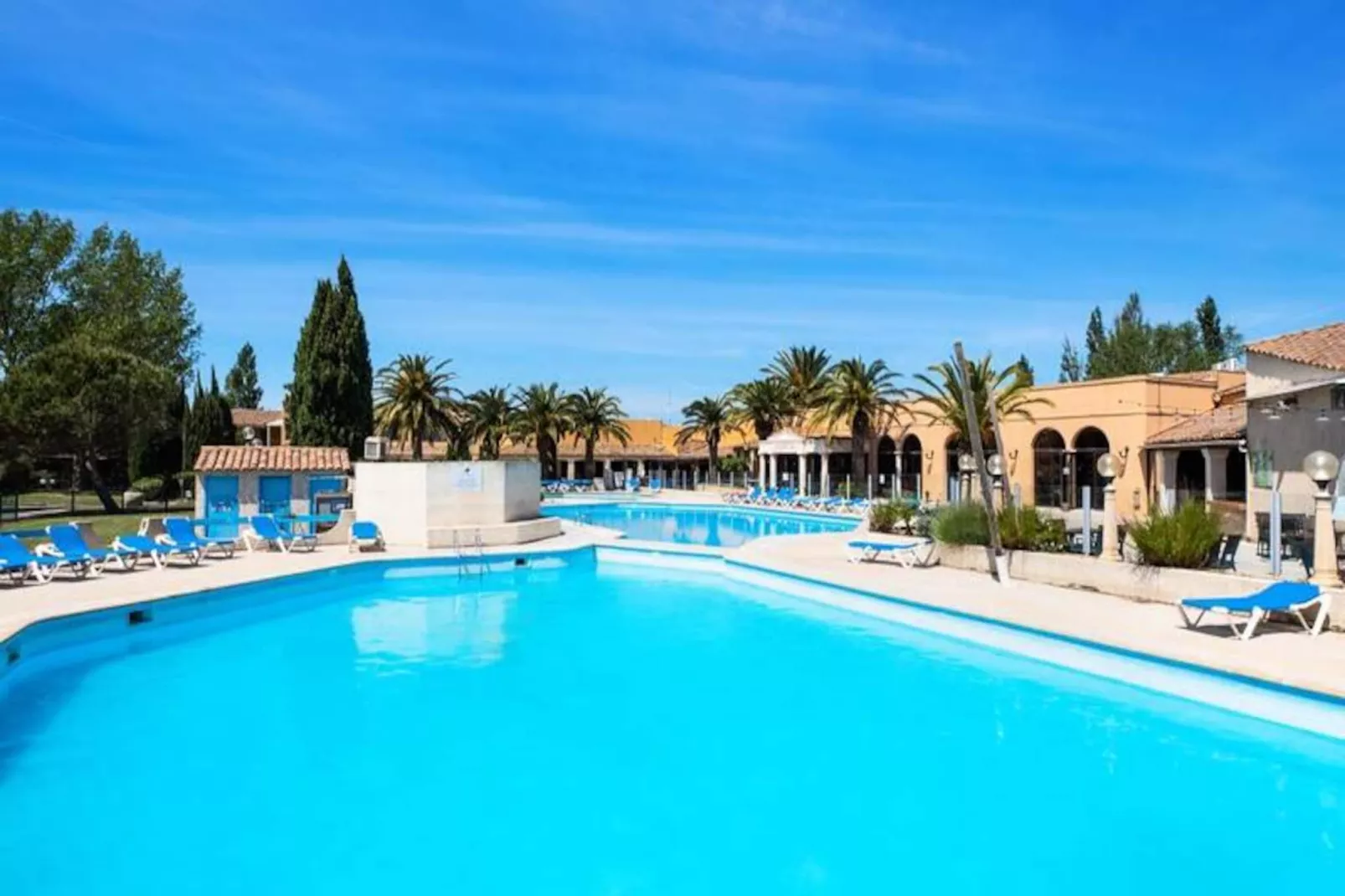 SOWELL Family Les Amandiers****-Image-tags.