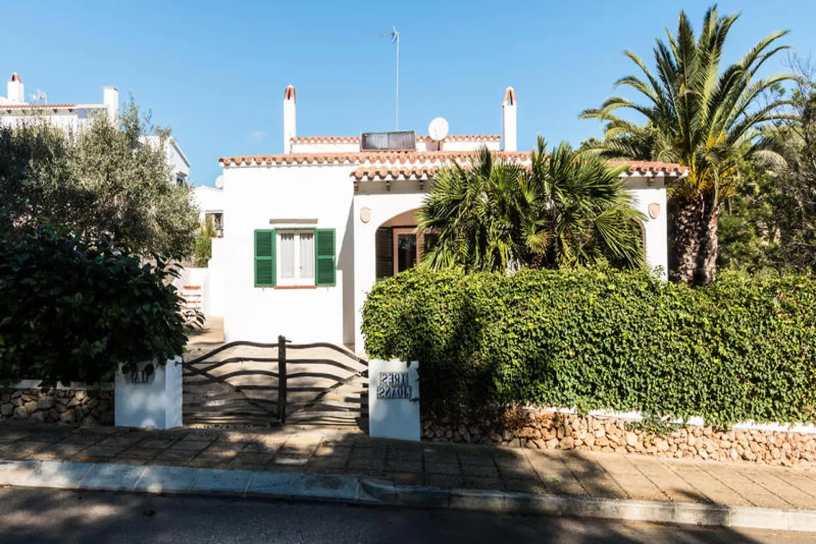 Maison à Cala Galdana-Buitenkant zomer