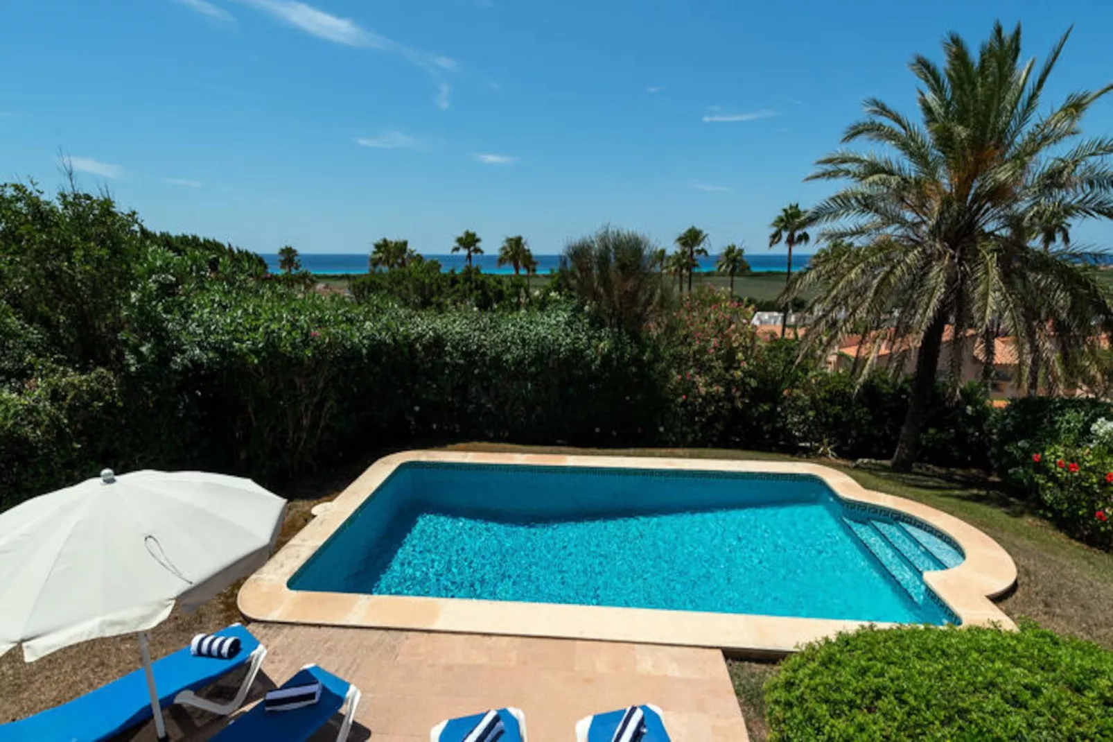 Maison à Son Bou-Image-tags.