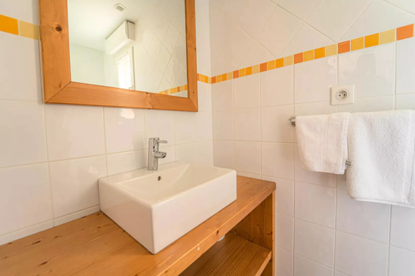 Studio à Aumont-Aubrac-Image-tags.